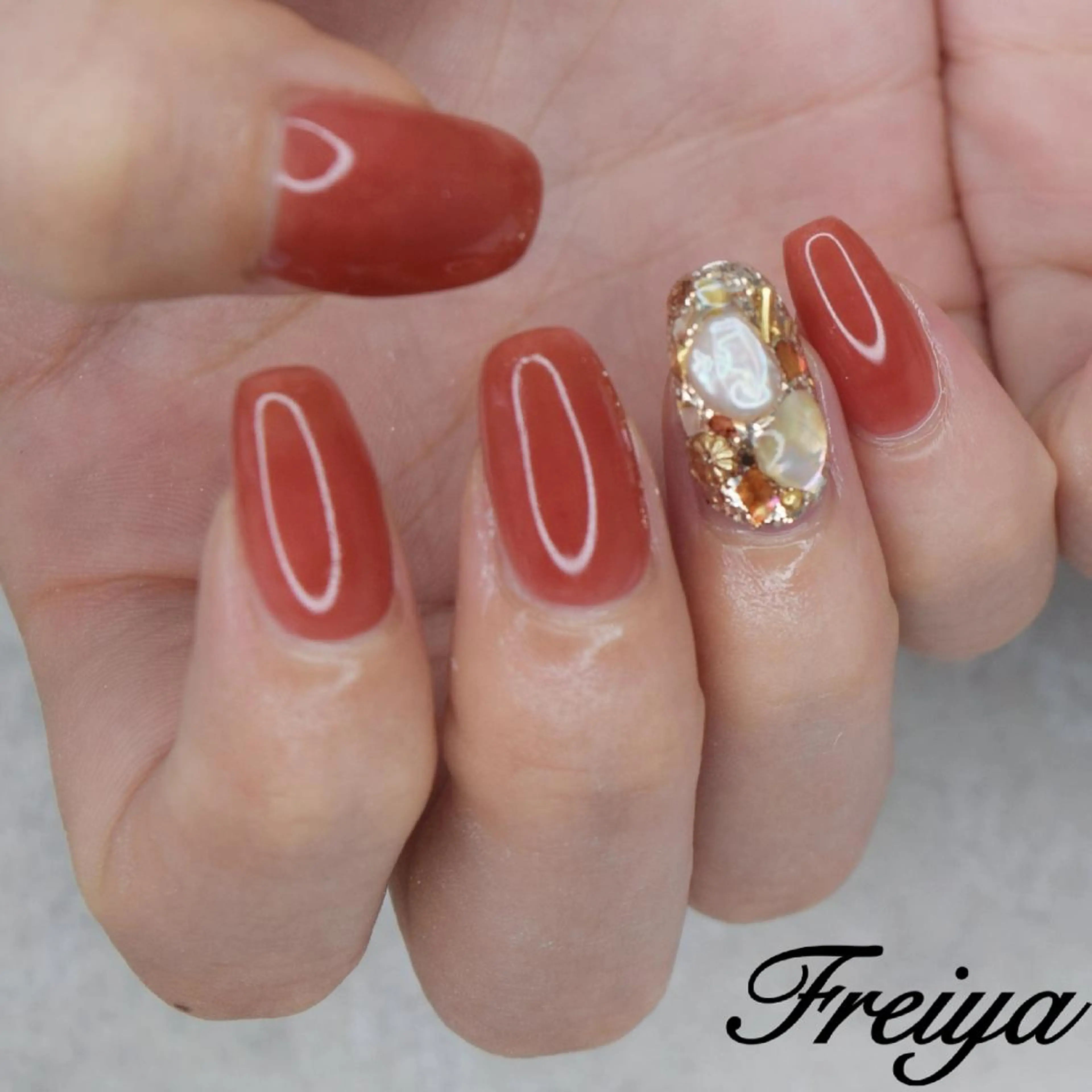 ネイル FREIYA所属・FREIYA マツエク、ネイルの眉毛・アイブロウイメージ