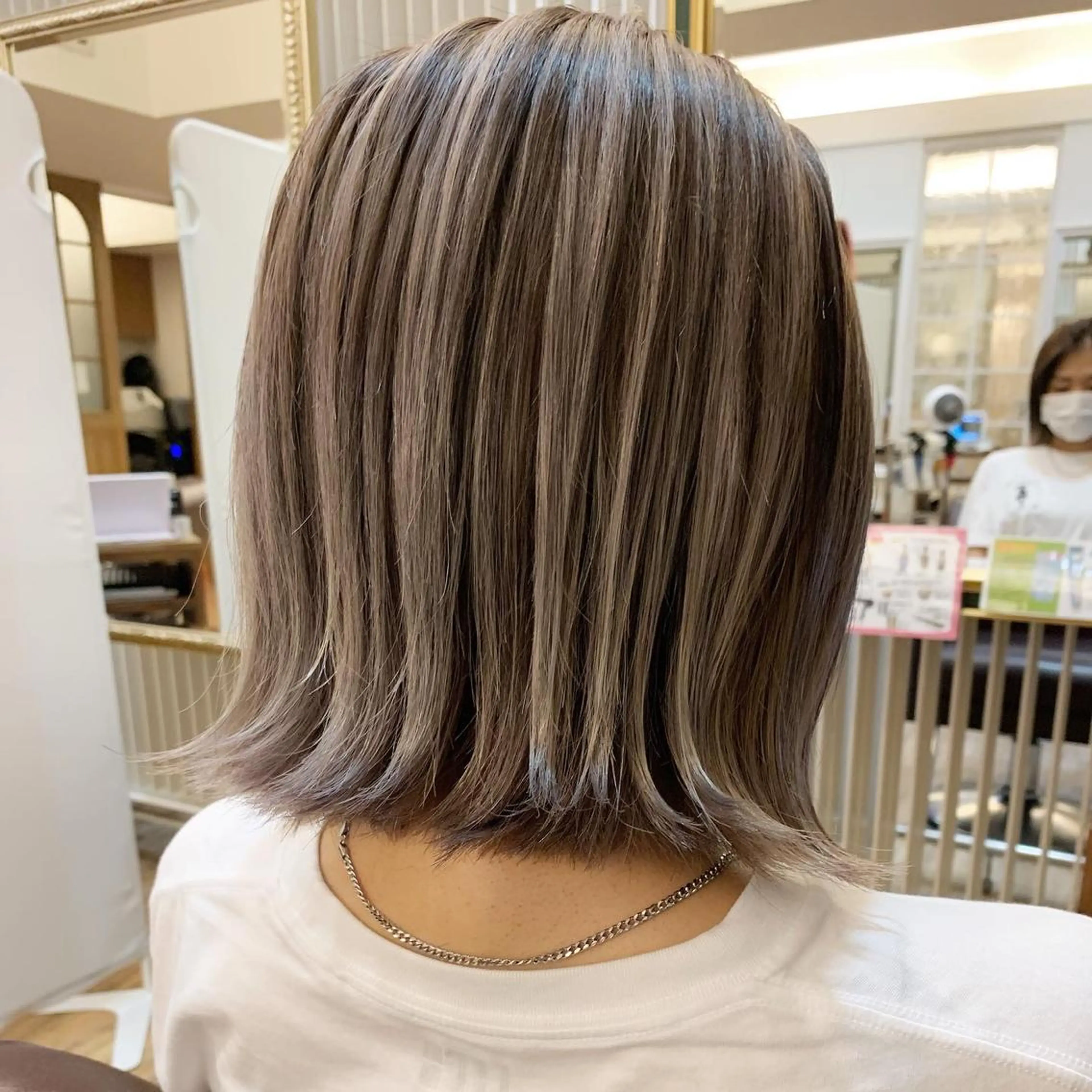ショート カラー ViVIE所属・VIVIE天神 ブリーチのヘアスタイル