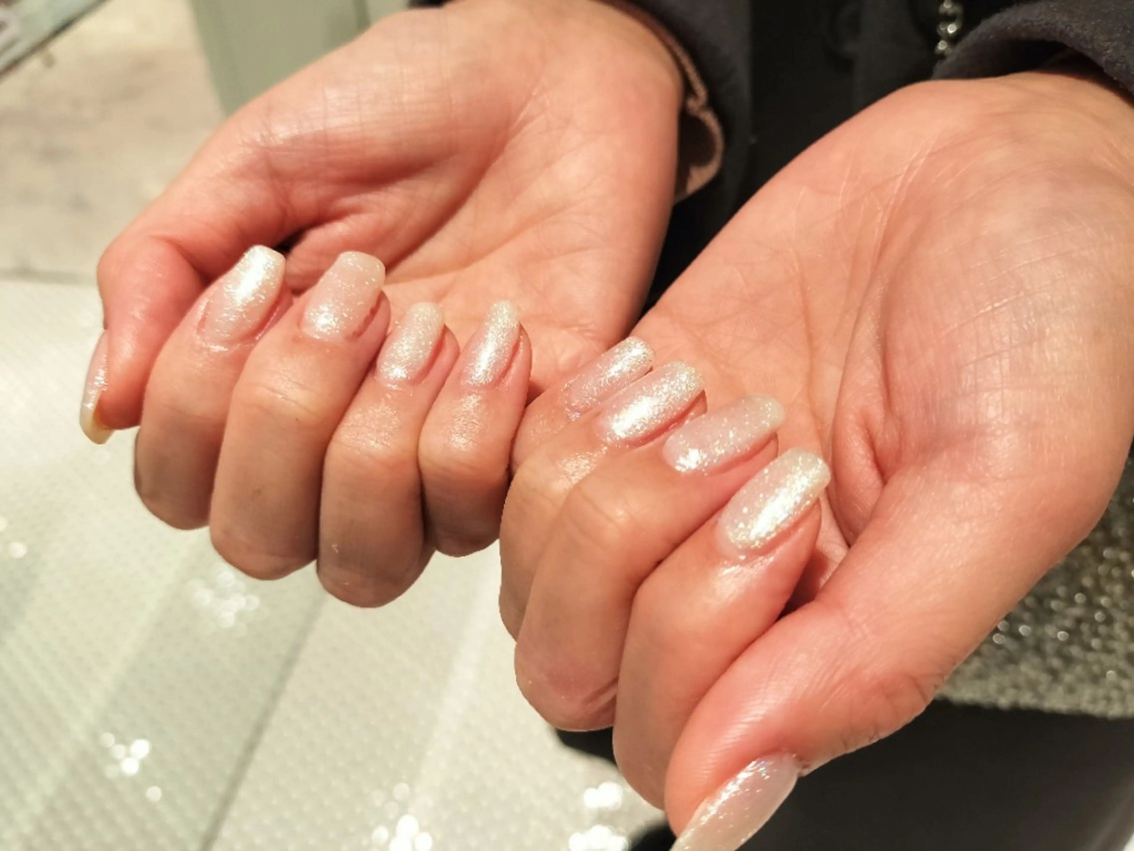 ネイル 長さ出し ラメ(グリッター) ワンカラーネイル ホワイト pool🦄 miyamoto.のネイルデザイン