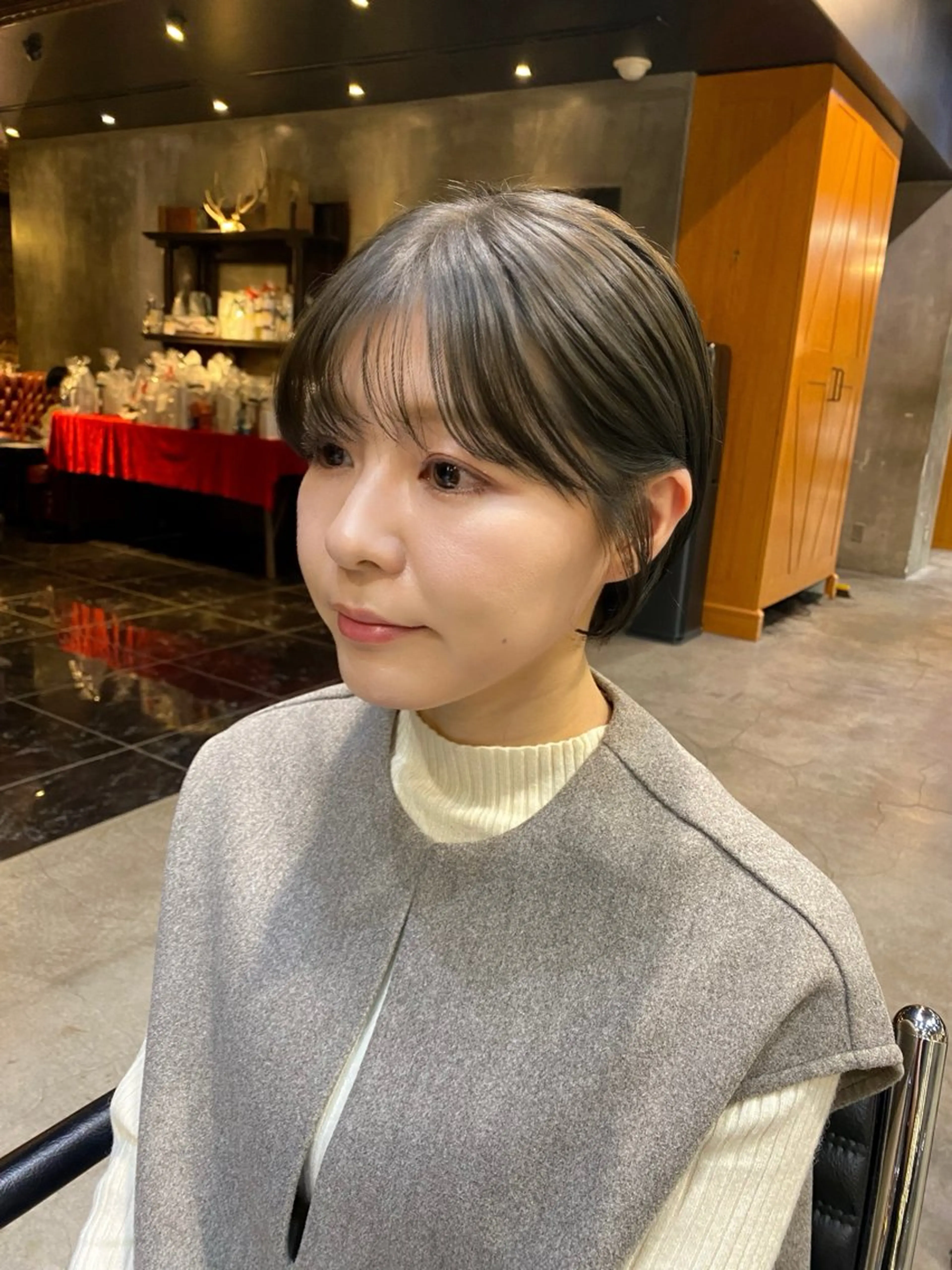 ショート カラー ハンサムショート グレージュ カーキグレージュ ショートヘア ブリーチなしダブル カラー🧸🐺陽介のヘアスタイル