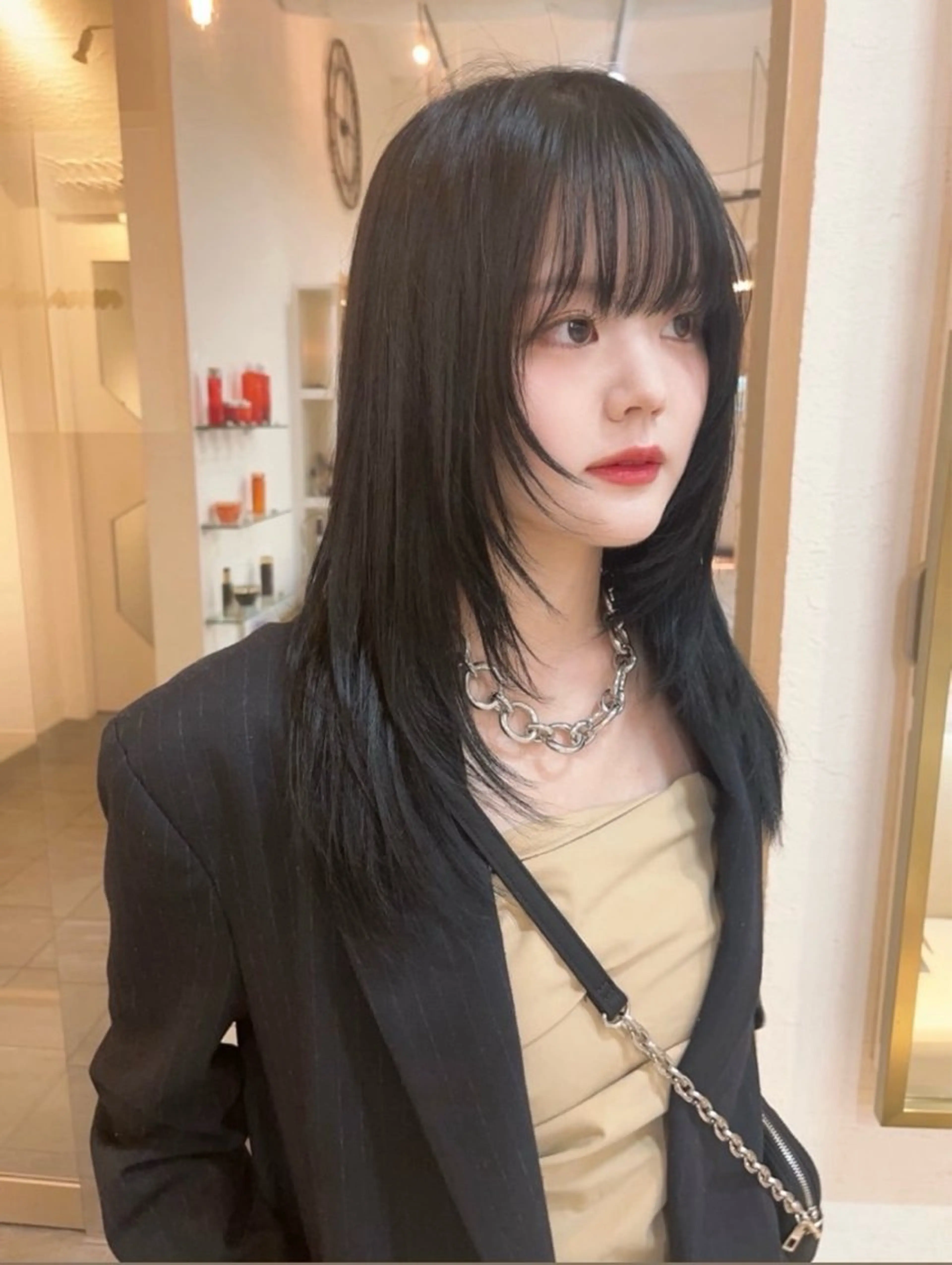 ロング 里見 愛梨のヘアスタイル