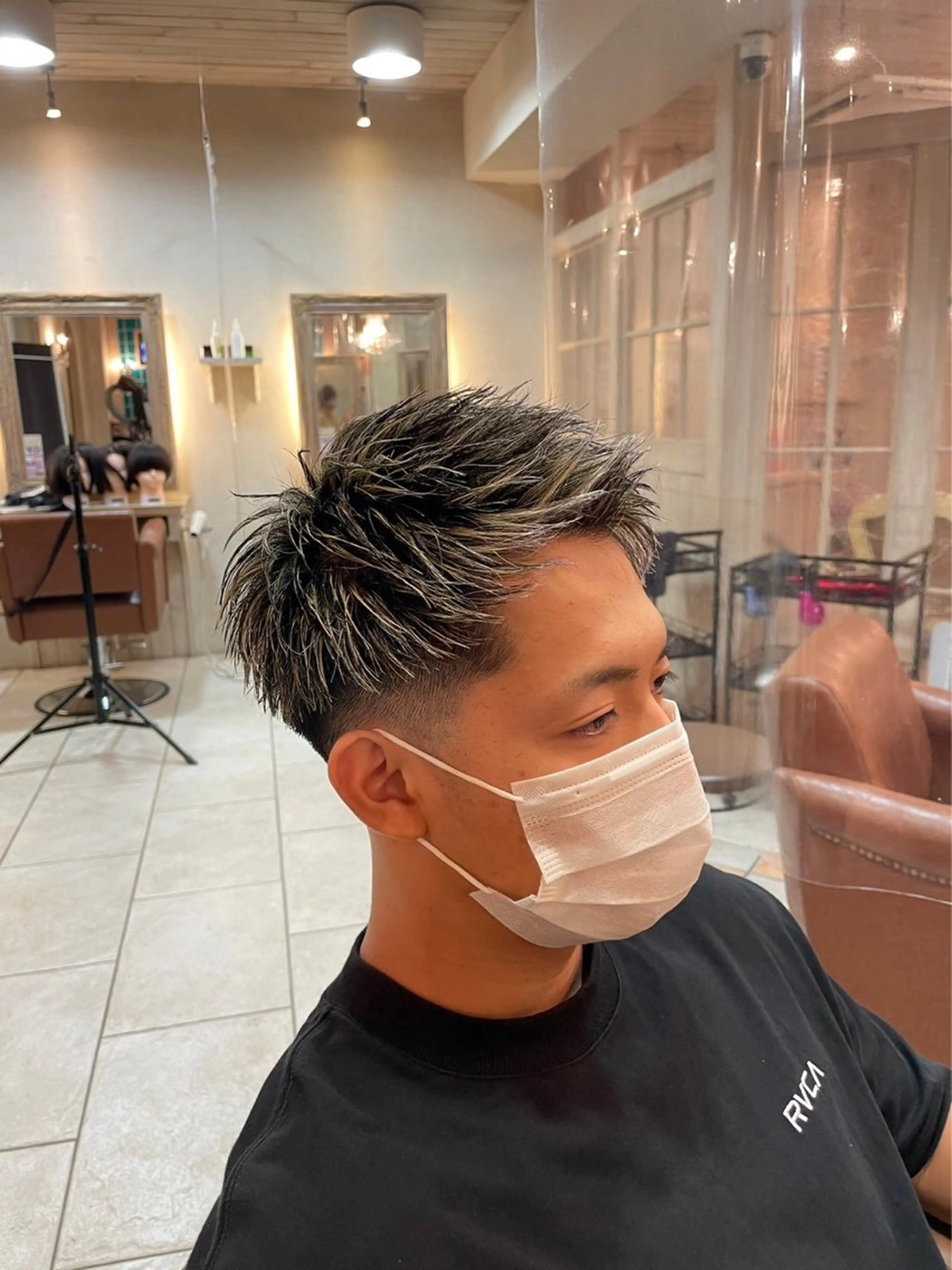 カラー メンズ メンズメッシュ モヒカン ブロンド メッシュ amie by afloat所属・レイヤーカット メンズヘア/伊藤　匠のヘアスタイル