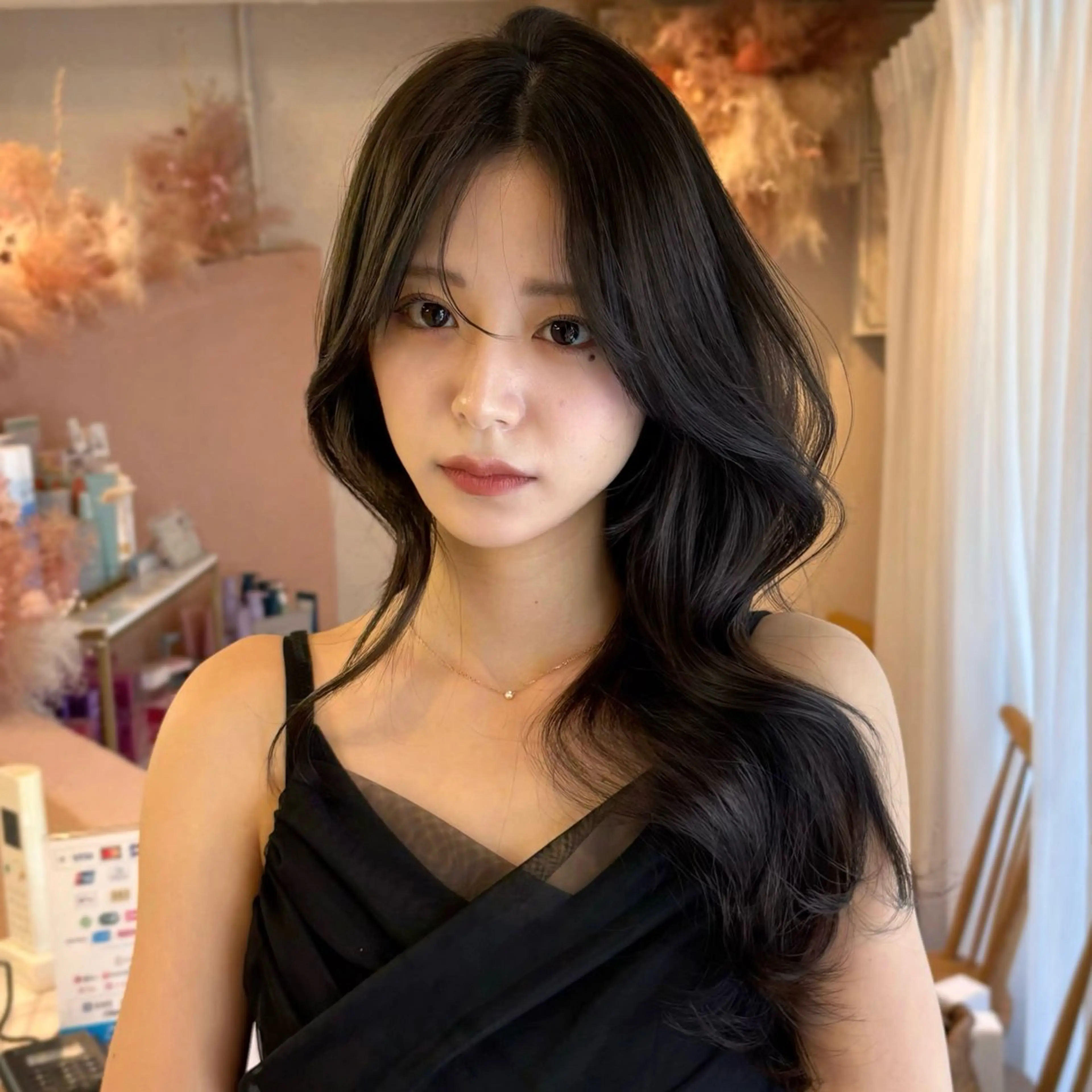 ロング カラー 顔周りカット レイヤーカット 似合わせカット カット ヘアカラー トリートメント 本格韓国ヘア🇰🇷 【uni】キューさんのヘアスタイル