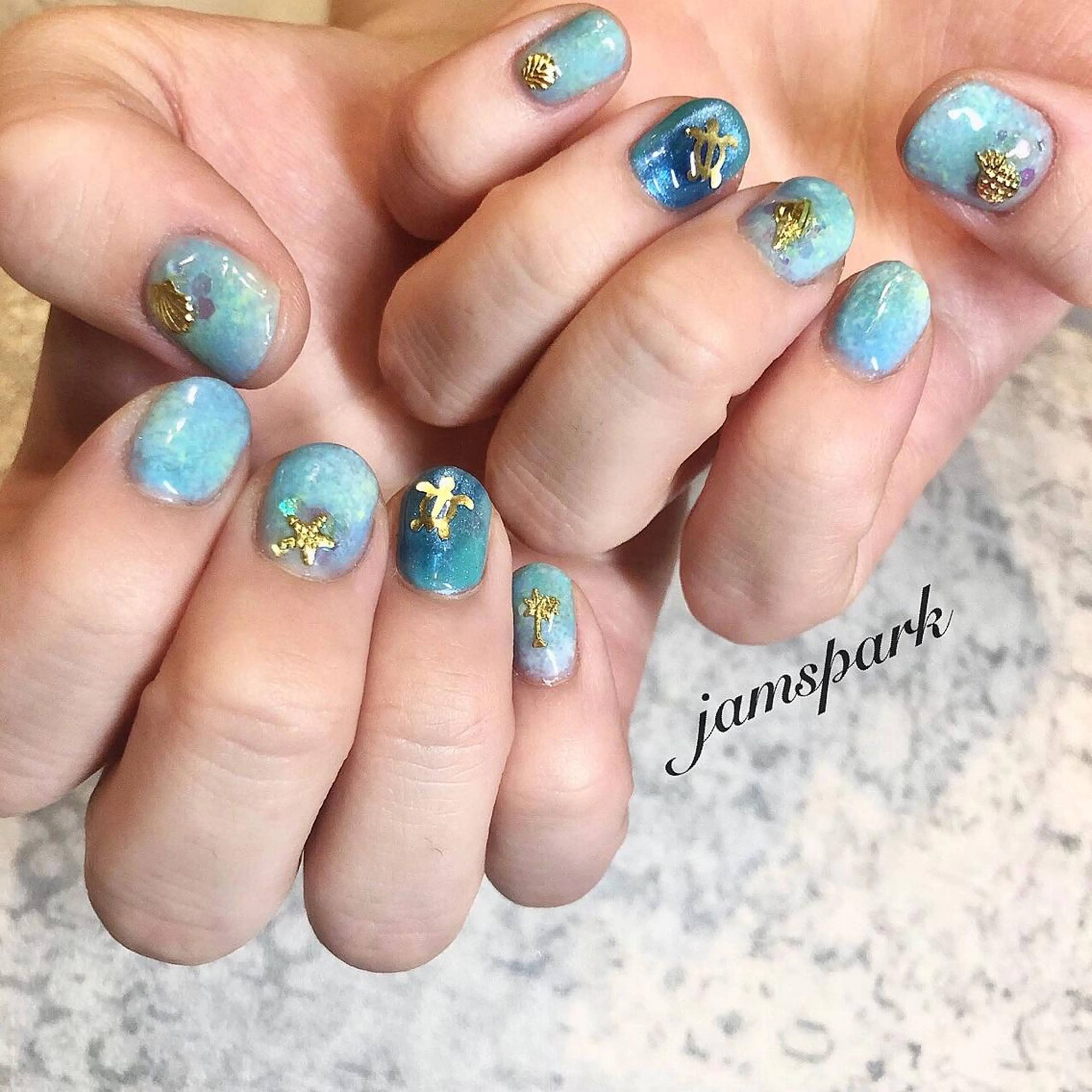 ネイル ブルー グラデーション 水色 ニュアンスネイル 夏ネイル ハンドネイル jamspark ✨のネイルデザイン