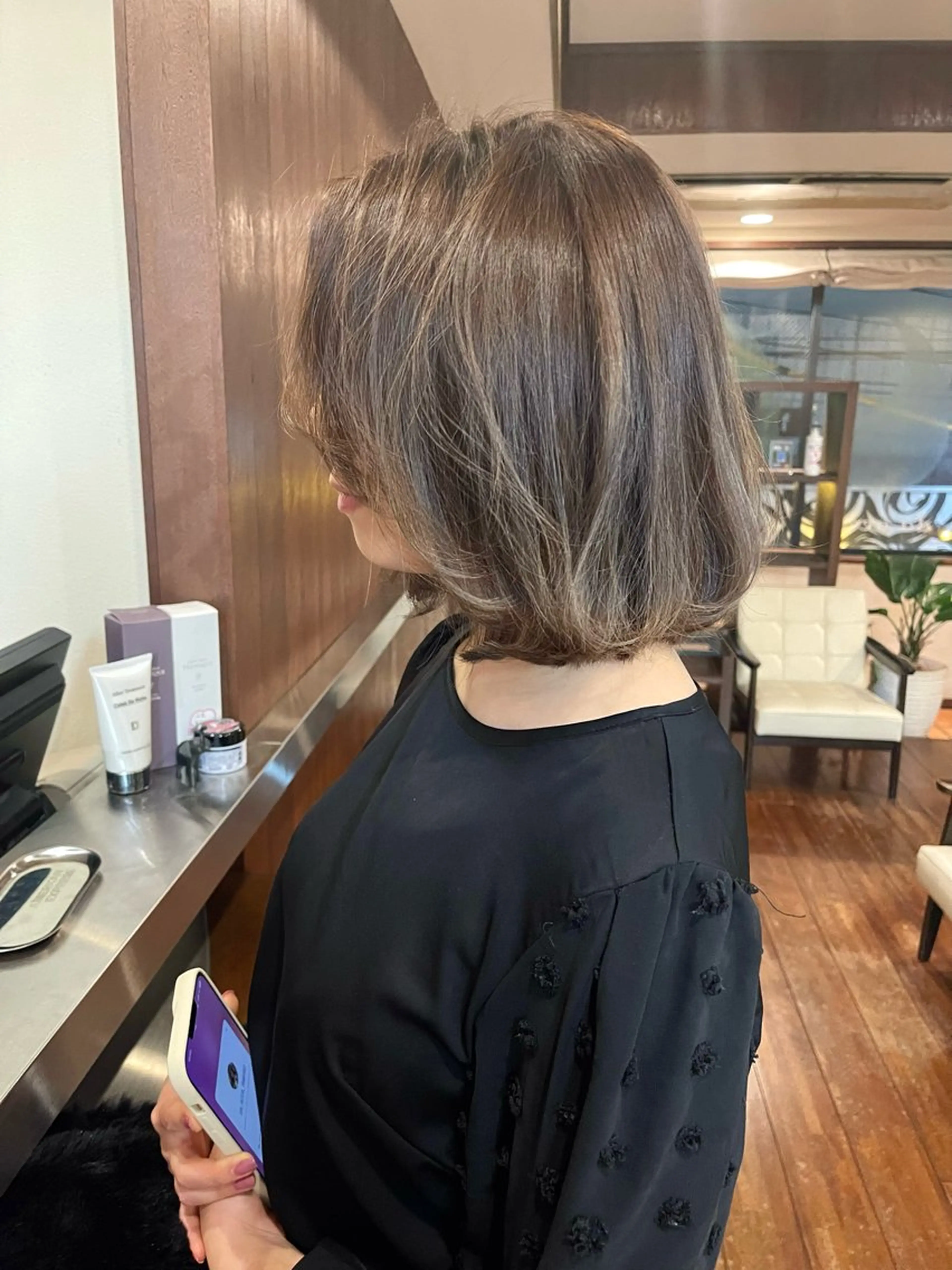 ショート カラー グレージュ ボブ カット ヘアカラー トリートメント 髪質改善ｶﾗｰ ｹｱﾌﾞﾘｰﾁ/ﾀﾑのヘアスタイル
