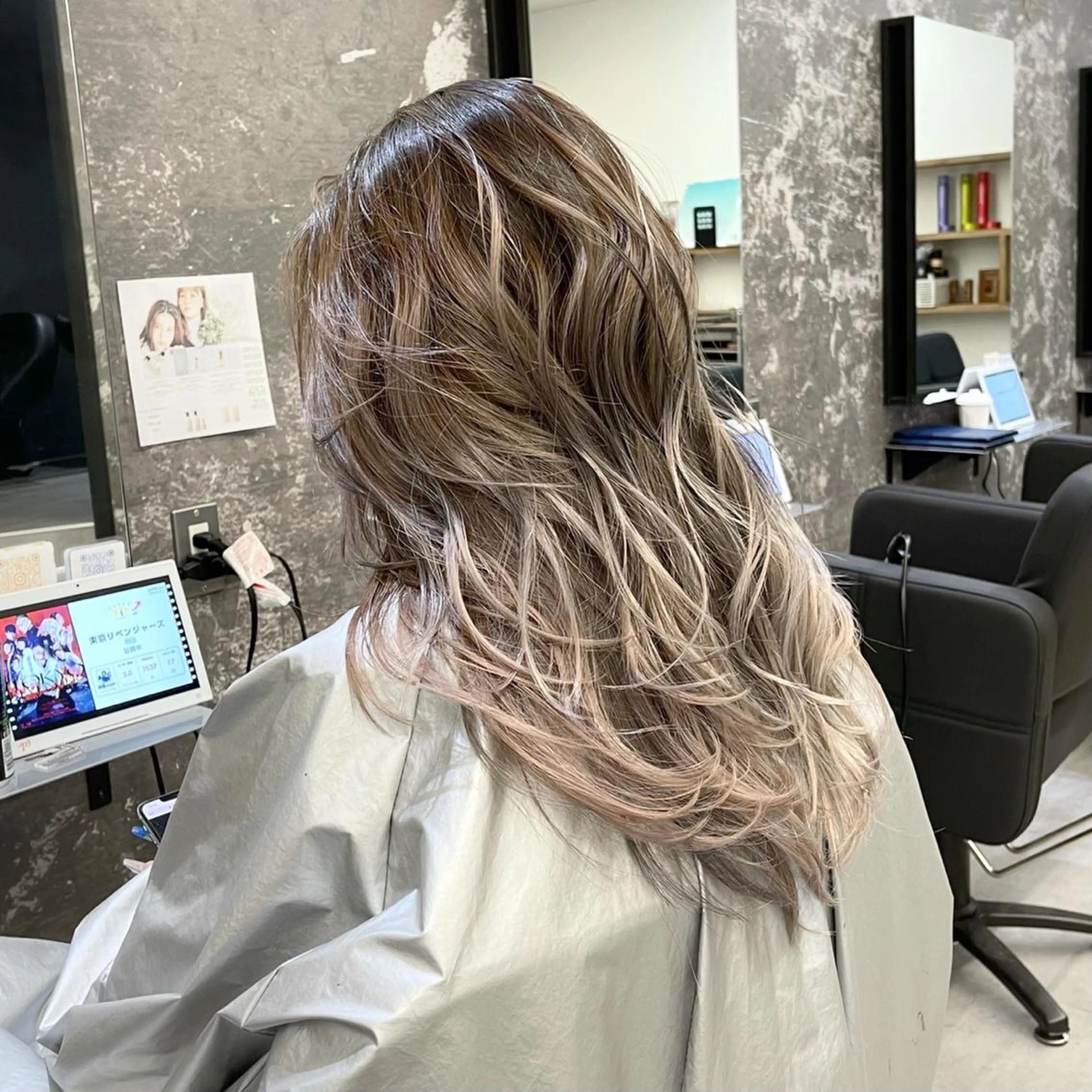 セミロング カラー ヘアアレンジ バレイヤージュ デザインカラー ハイライトカラー 外国人風カラー ハイライト アンドウ ユウ/ レイヤーカット/韓国のヘアスタイル