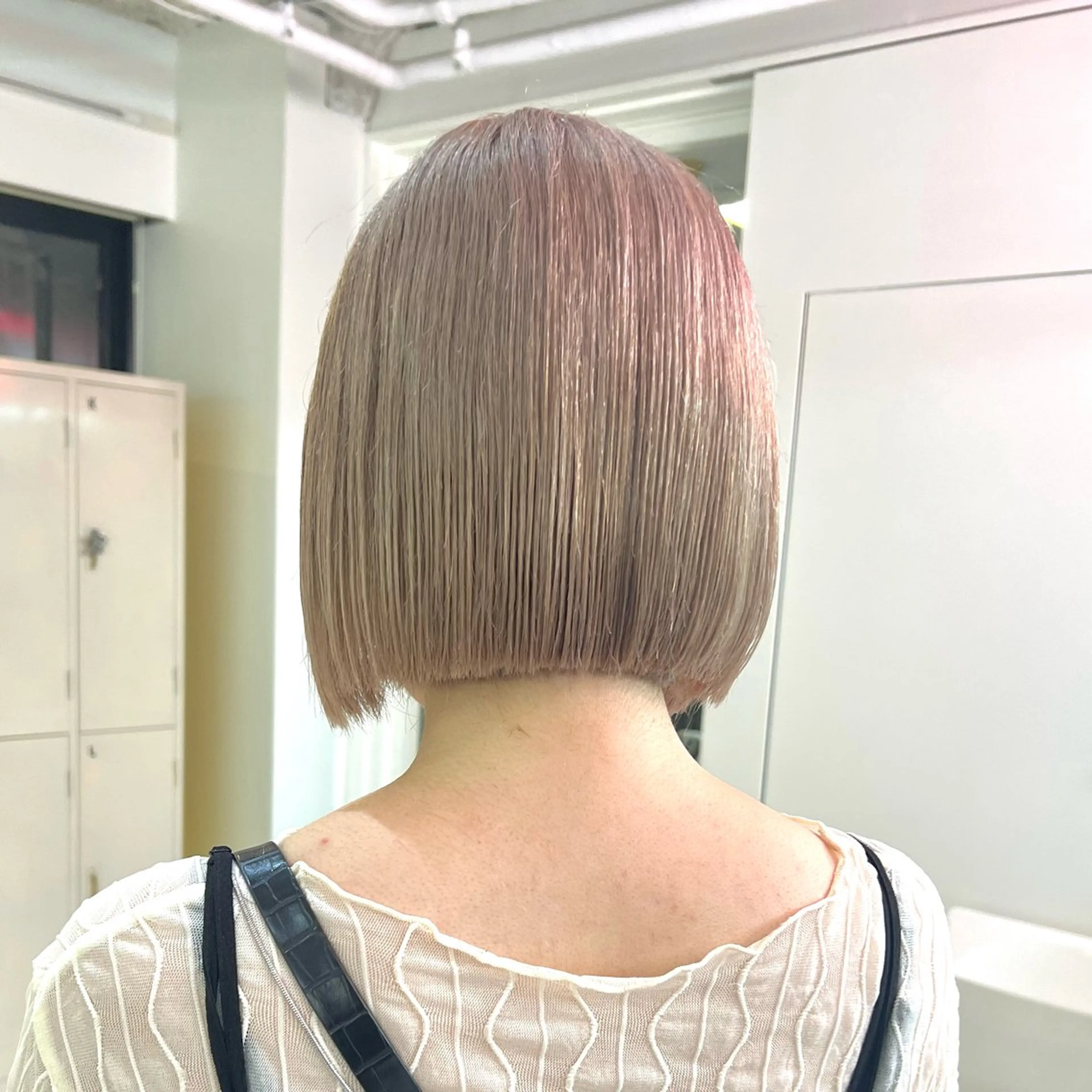 ショート カラー パーマ ヘアアレンジ カット ヘアカラー 🧨ブリーチー×ボブ レイヤー💎じゅえるのヘアスタイル