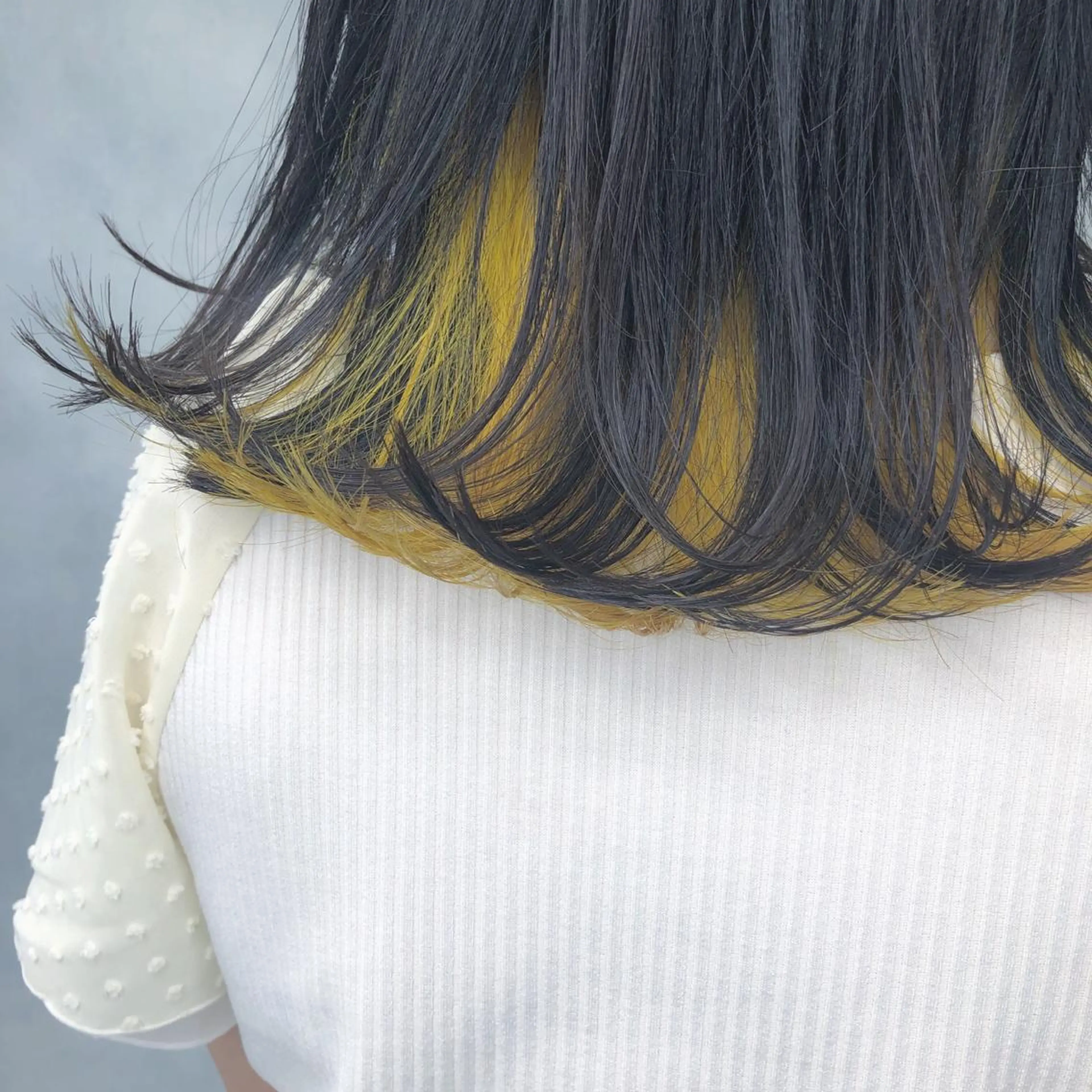 セミロング カラー ハイトーンカラー インナーカラー イエローカラー ORIKA 美容室のヘアスタイル