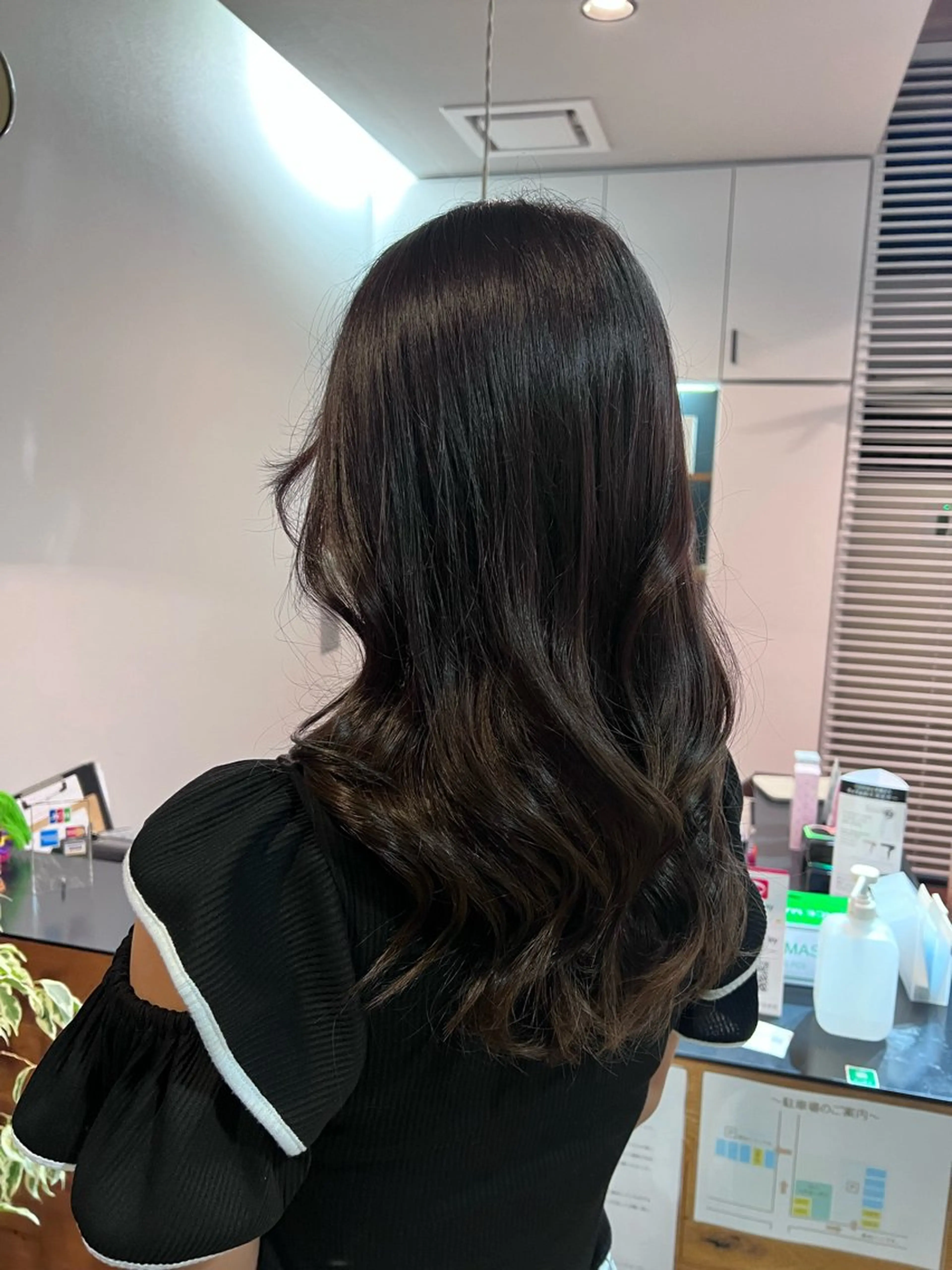 ロング カラー グレージュ ツキダテ ユイのヘアスタイル