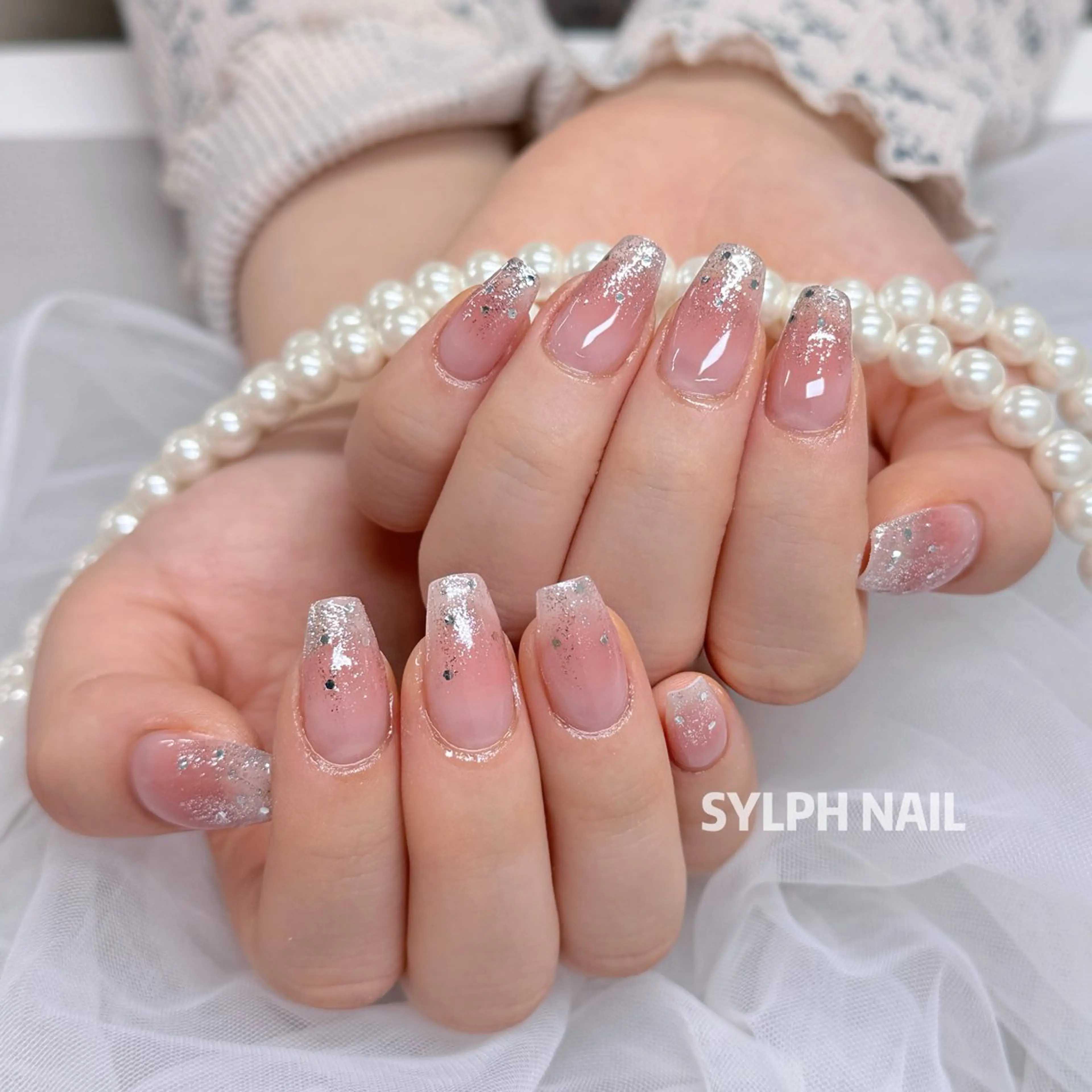 ネイル チークネイル ラメ(グリッター) ラメグラデーション ハンドネイル ハンドケア Trend Nail シルフのネイルデザイン