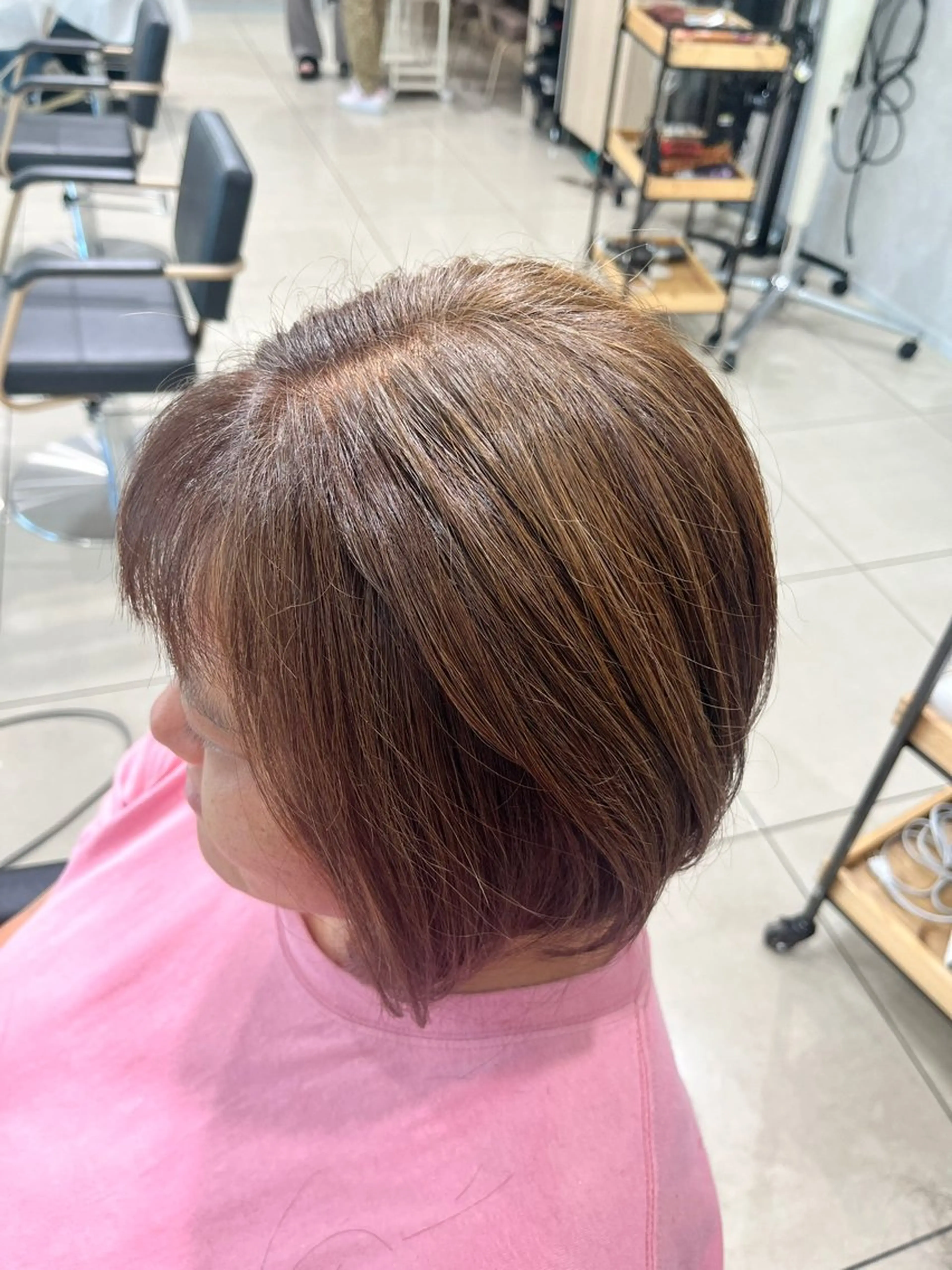 ショート カラー ベージュカラー ハイライトカラー 卒業式のヘアスタイル ハイライト カット ヘアカラー 巖本 真希のヘアスタイル