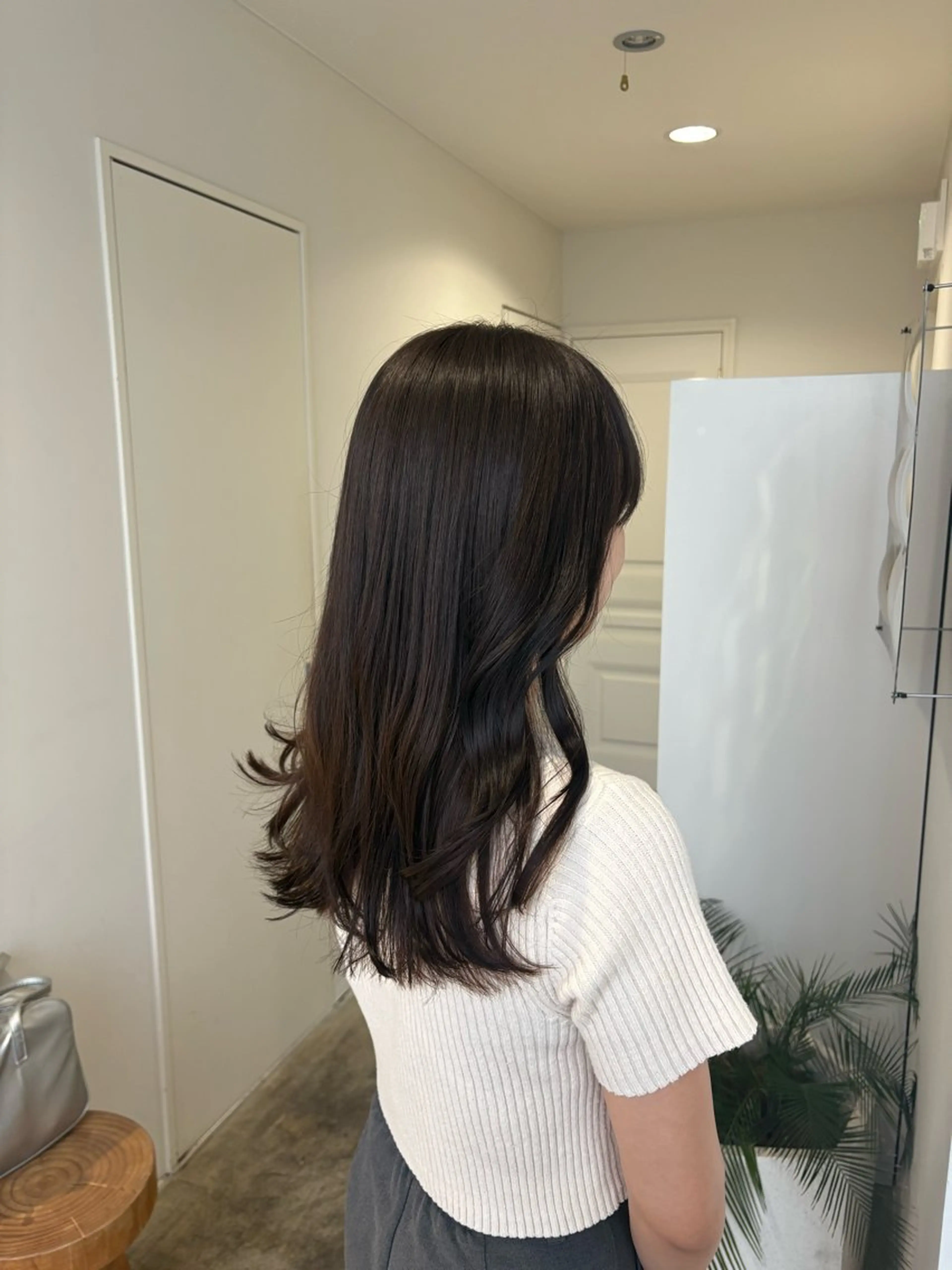 ロング カラー ブラウンカラー 透明感カラー オリーブブラウン カット ヘアカラー トリートメント Jr.スタイリスト ヨシノヒメカのヘアスタイル