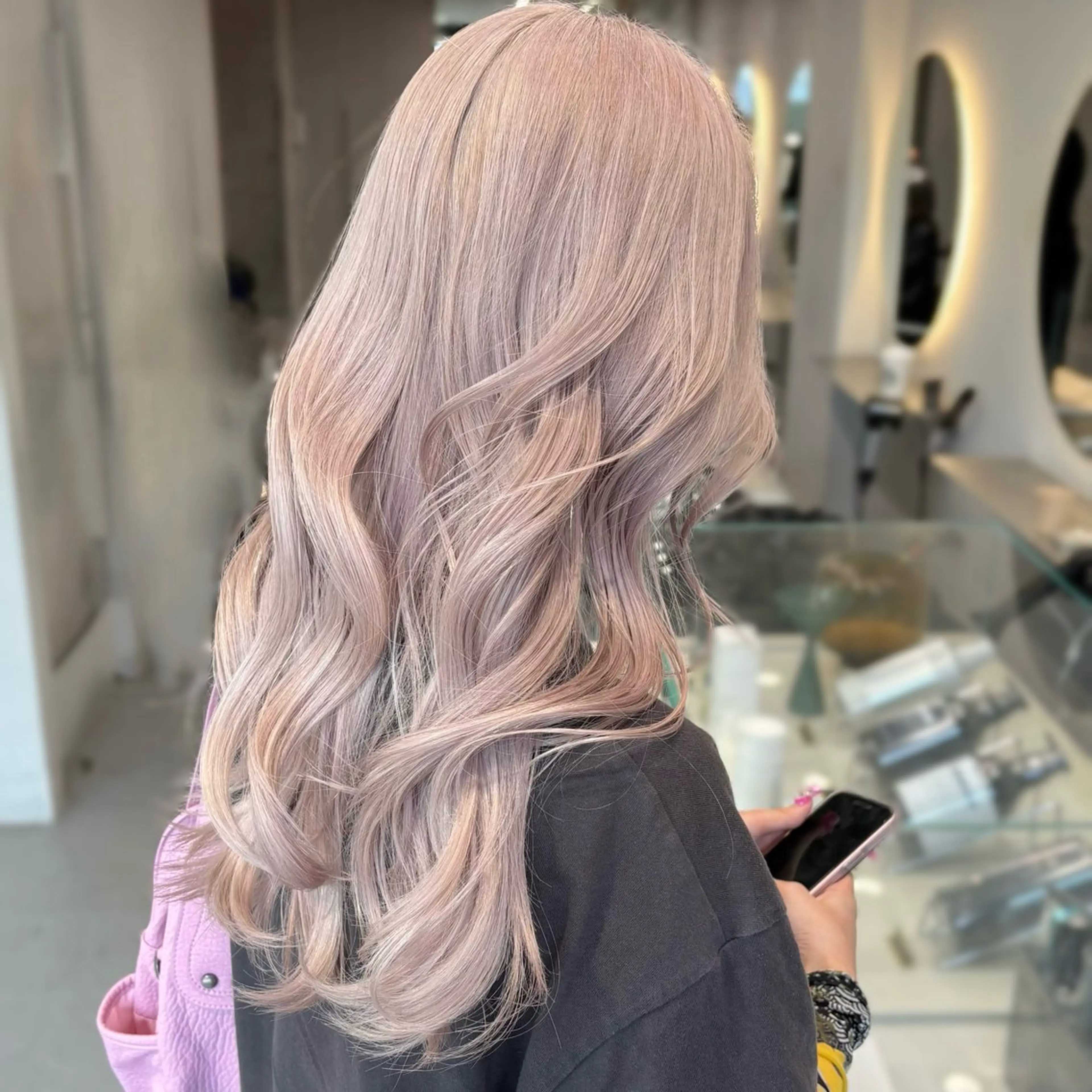 ロング カラー ブリーチ ヘアカラー トリートメント ツヤハイトーン/ レイヤー💫mayuのヘアスタイル