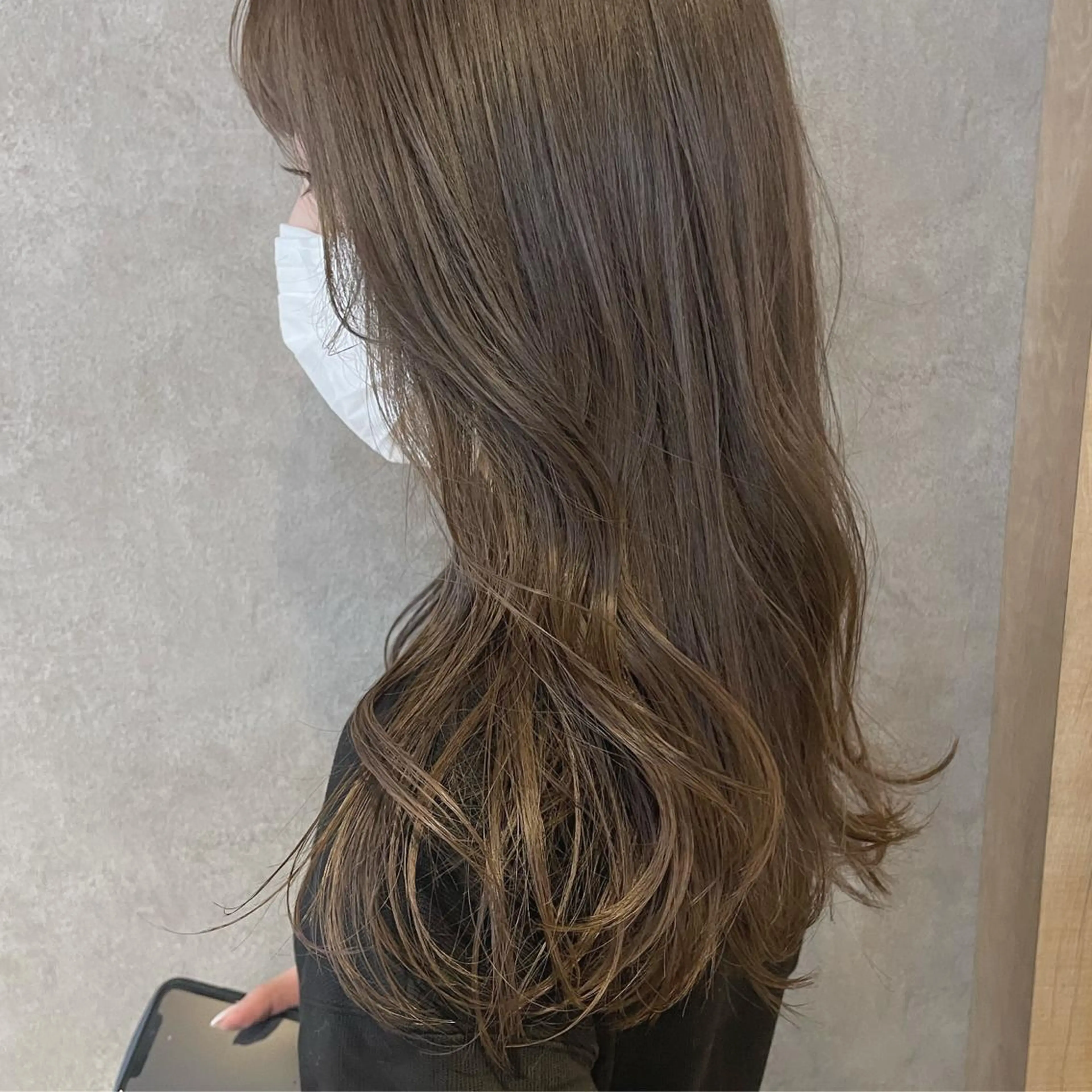 ロング カラー TRENCH　相澤 果歩のヘアスタイル