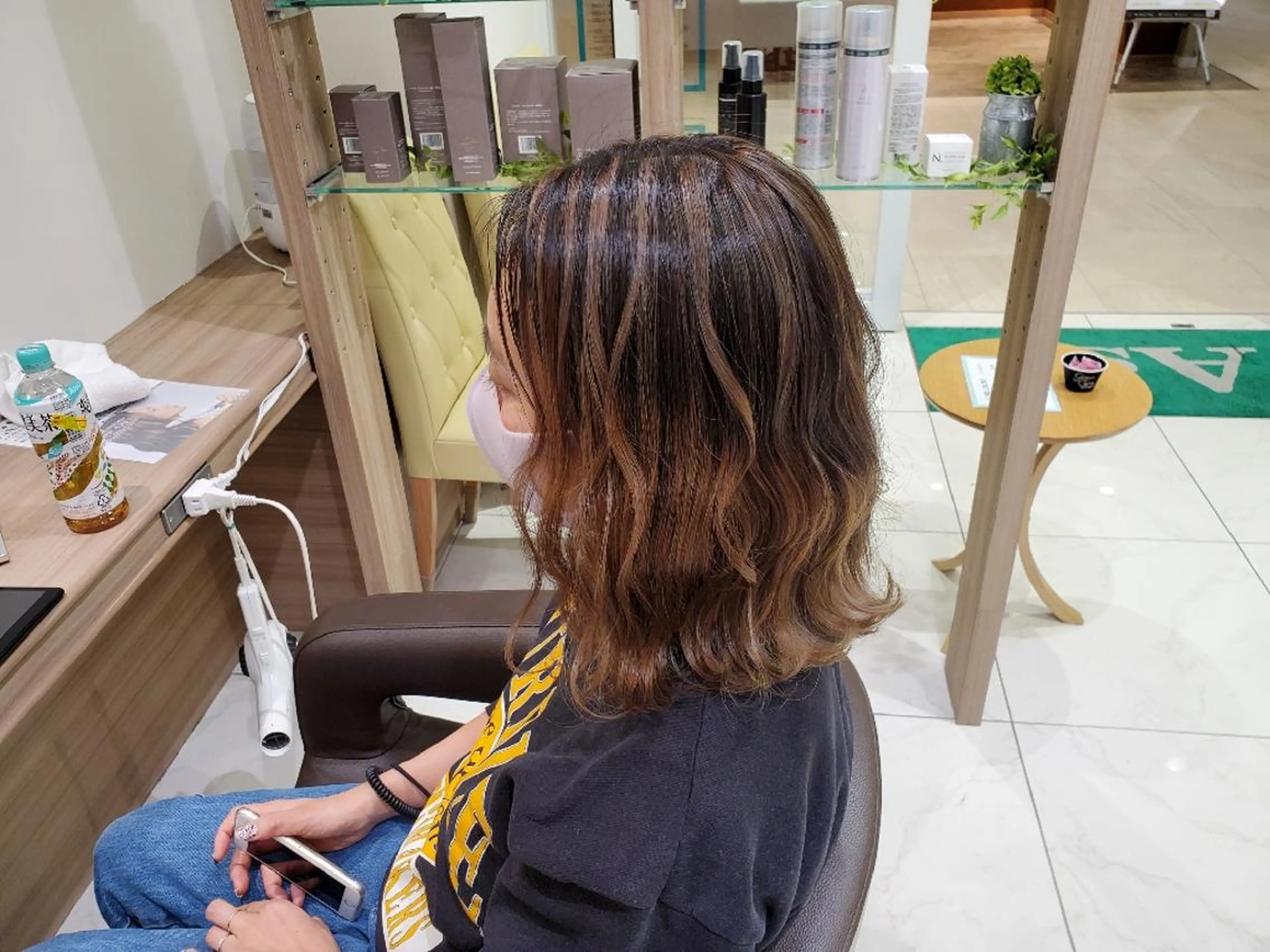 ミディアム カラー アッシュ バレイヤージュ ベージュカラー ブリーチ レイヤーカット 中村 和貴のヘアスタイル