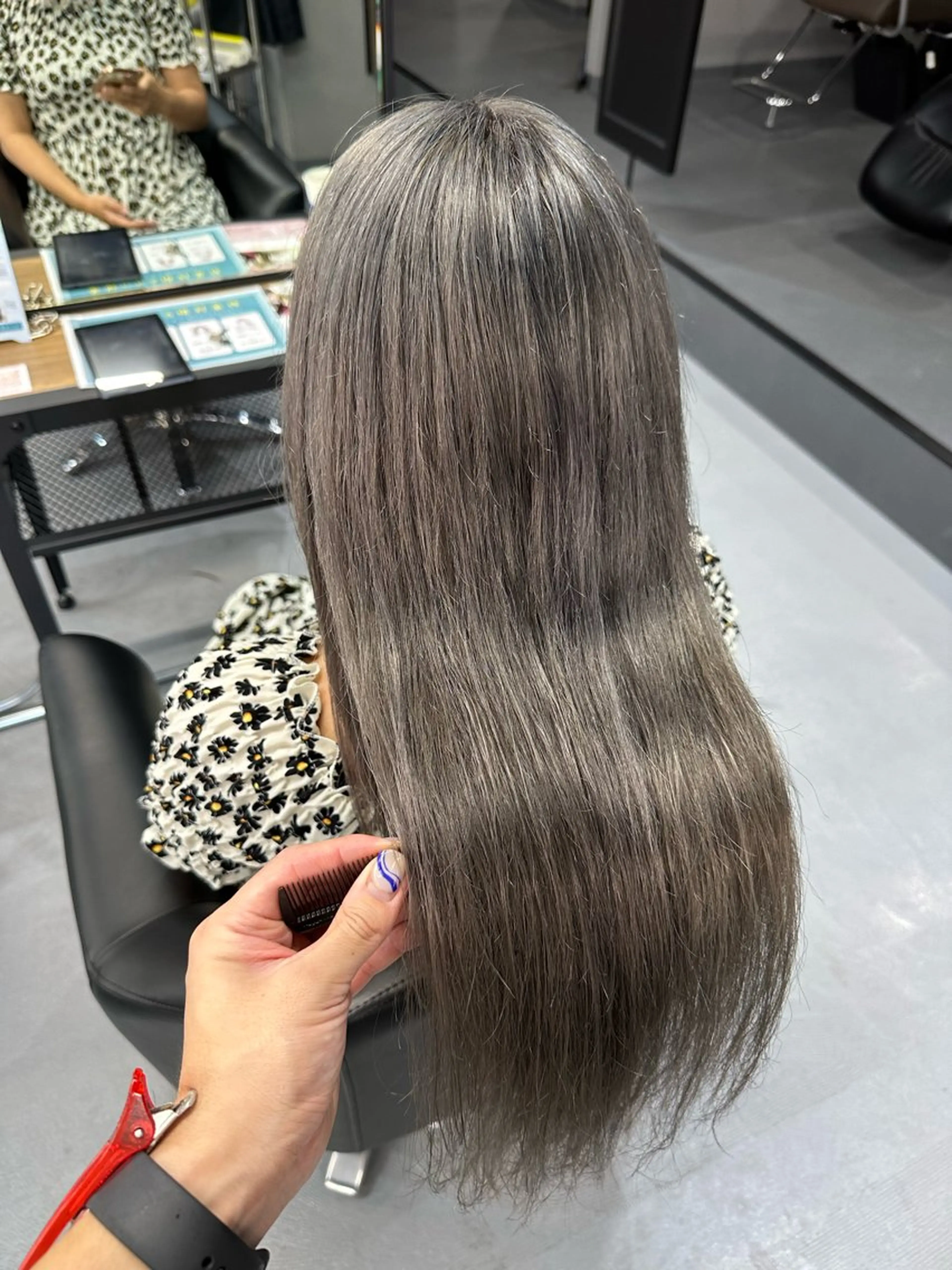 ロング カラー グレージュ シルバー シルバーグレージュ 💫モテ髪顔周り💫 塚　優貴のヘアスタイル