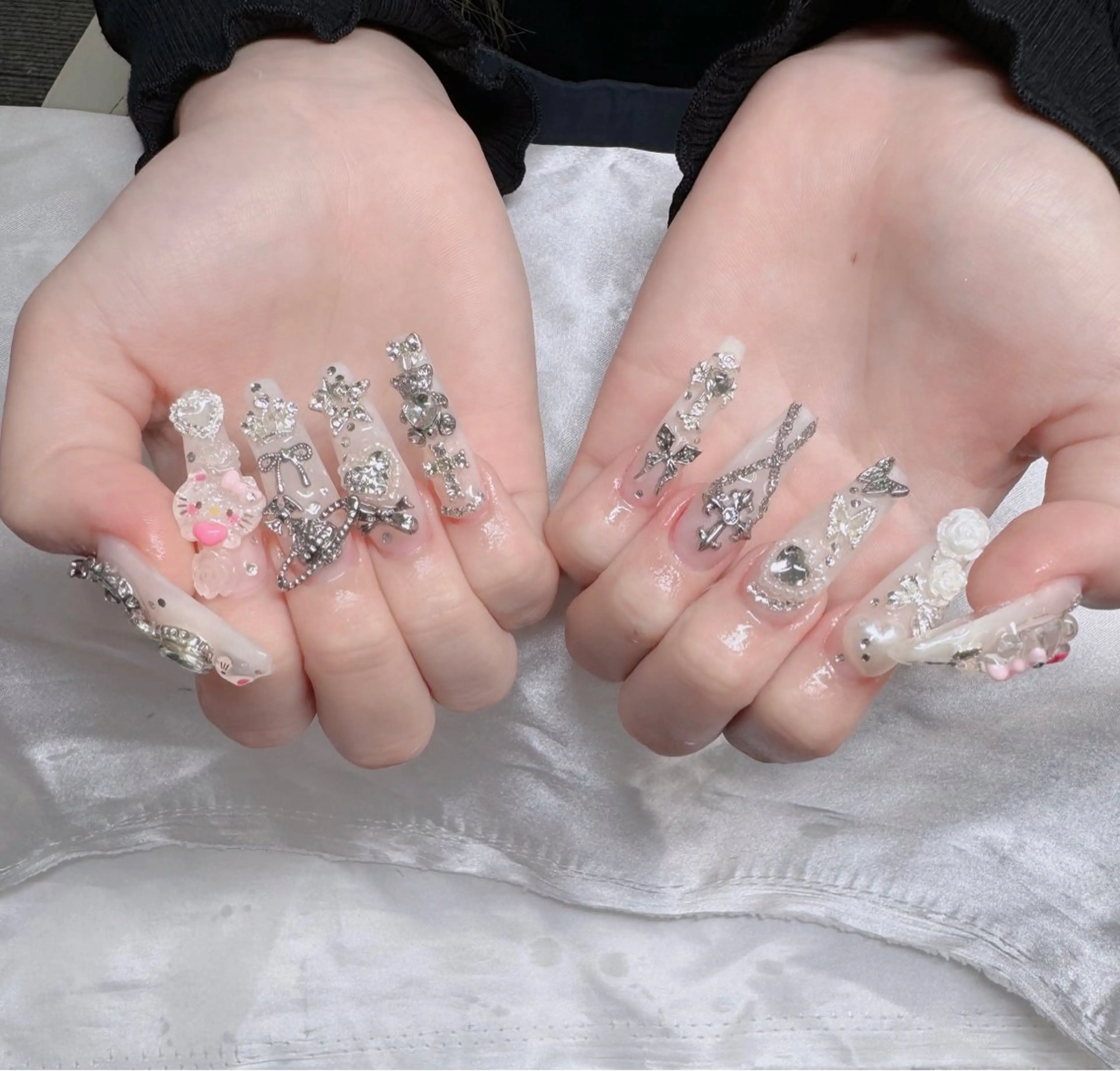 ネイル フレンチネイル ジェルネイル ハロウィン キラキラネイル 韓国ネイル H.babynailsalon所属・H.baby Nail Salonのネイルデザイン