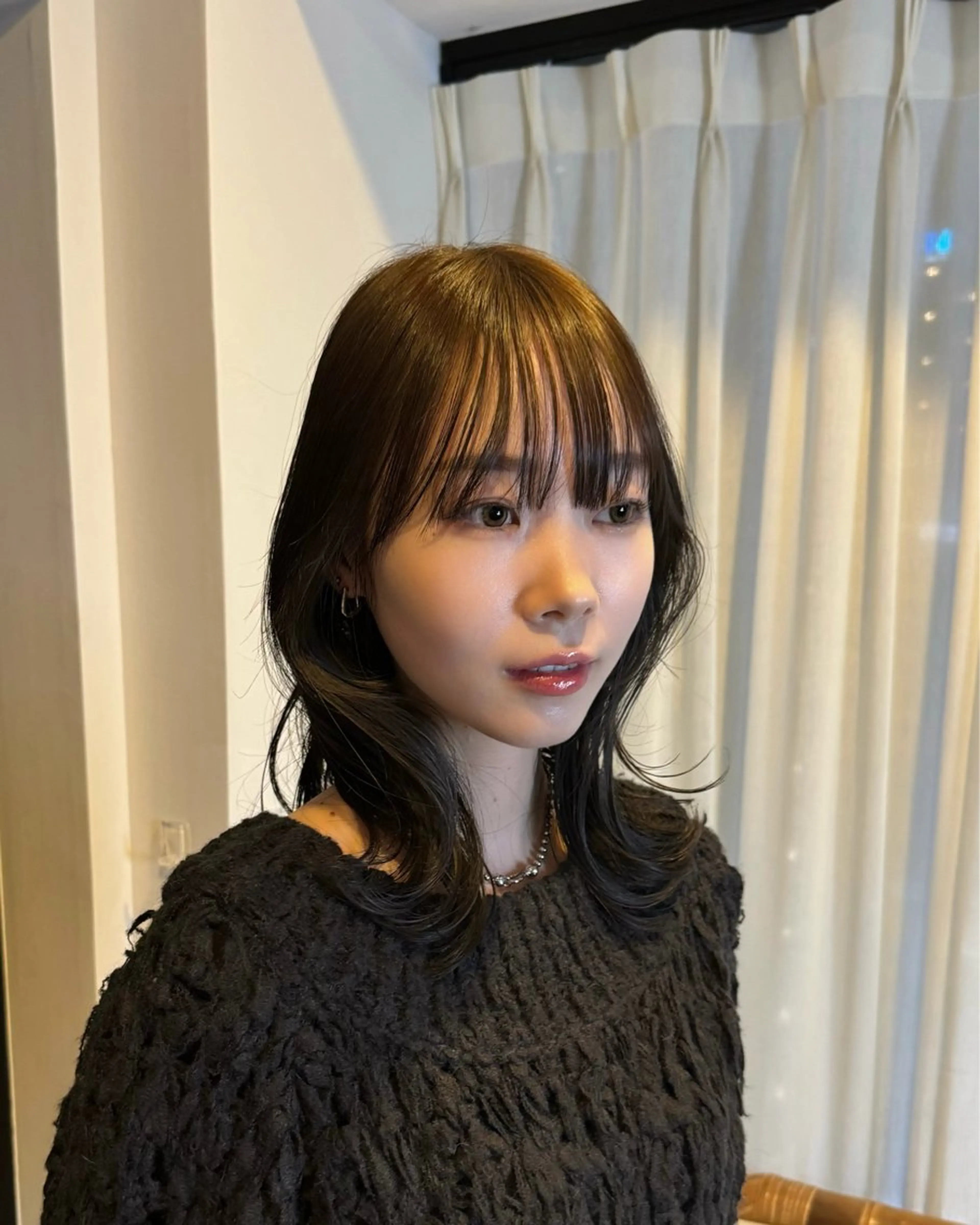 ミディアム カラー ミディアムレイヤー アッシュ アッシュブラウン ブラウンカラー くびれヘア カット Bonheur銀座 /前田 栞九郎のヘアスタイル