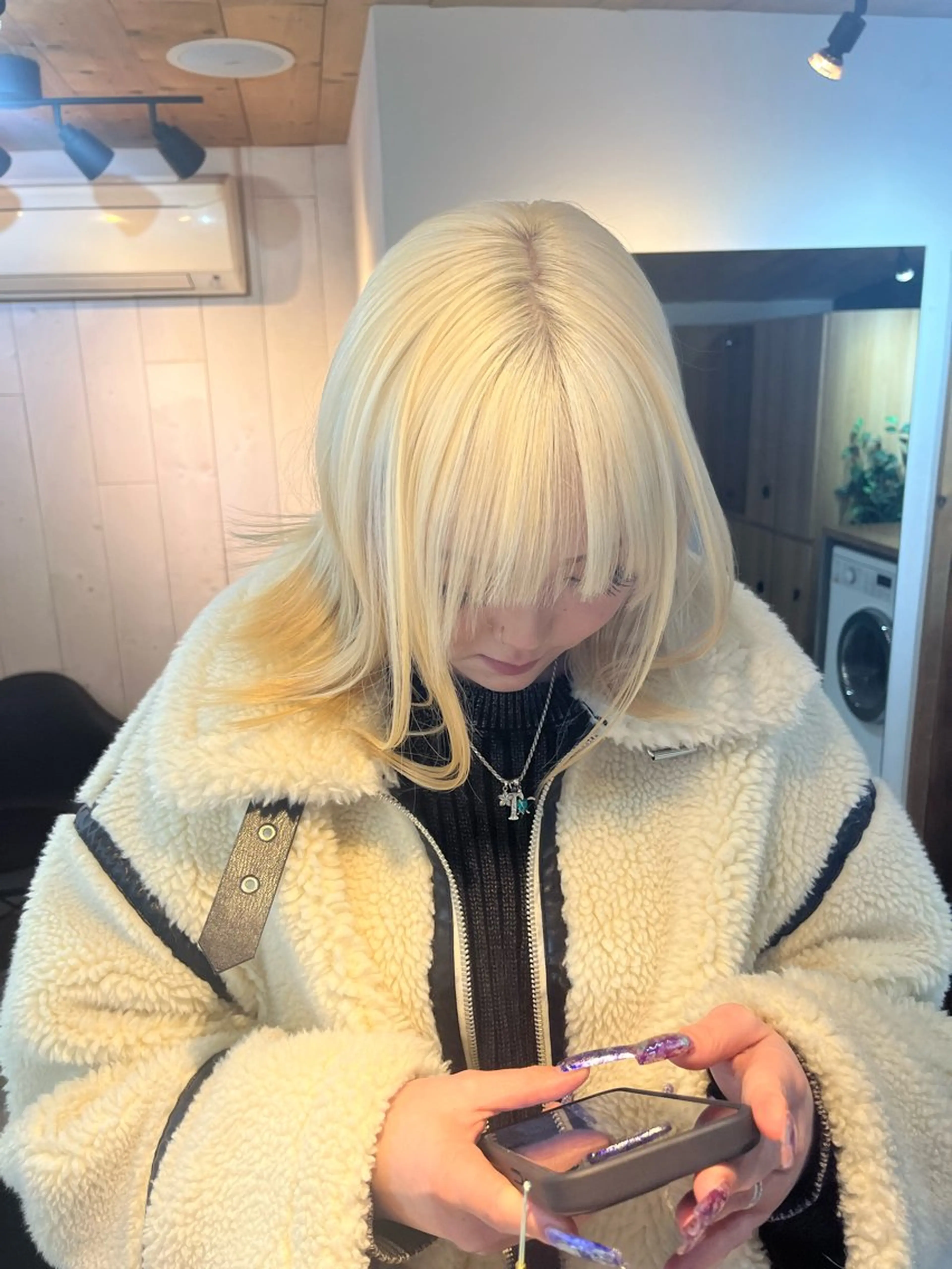 ミディアム カラー ヘアアレンジ 抜きっぱなしブロンド ブロンド カット ヘアカラー 🫧透明感カラー/ ナルハ🫧のヘアスタイル