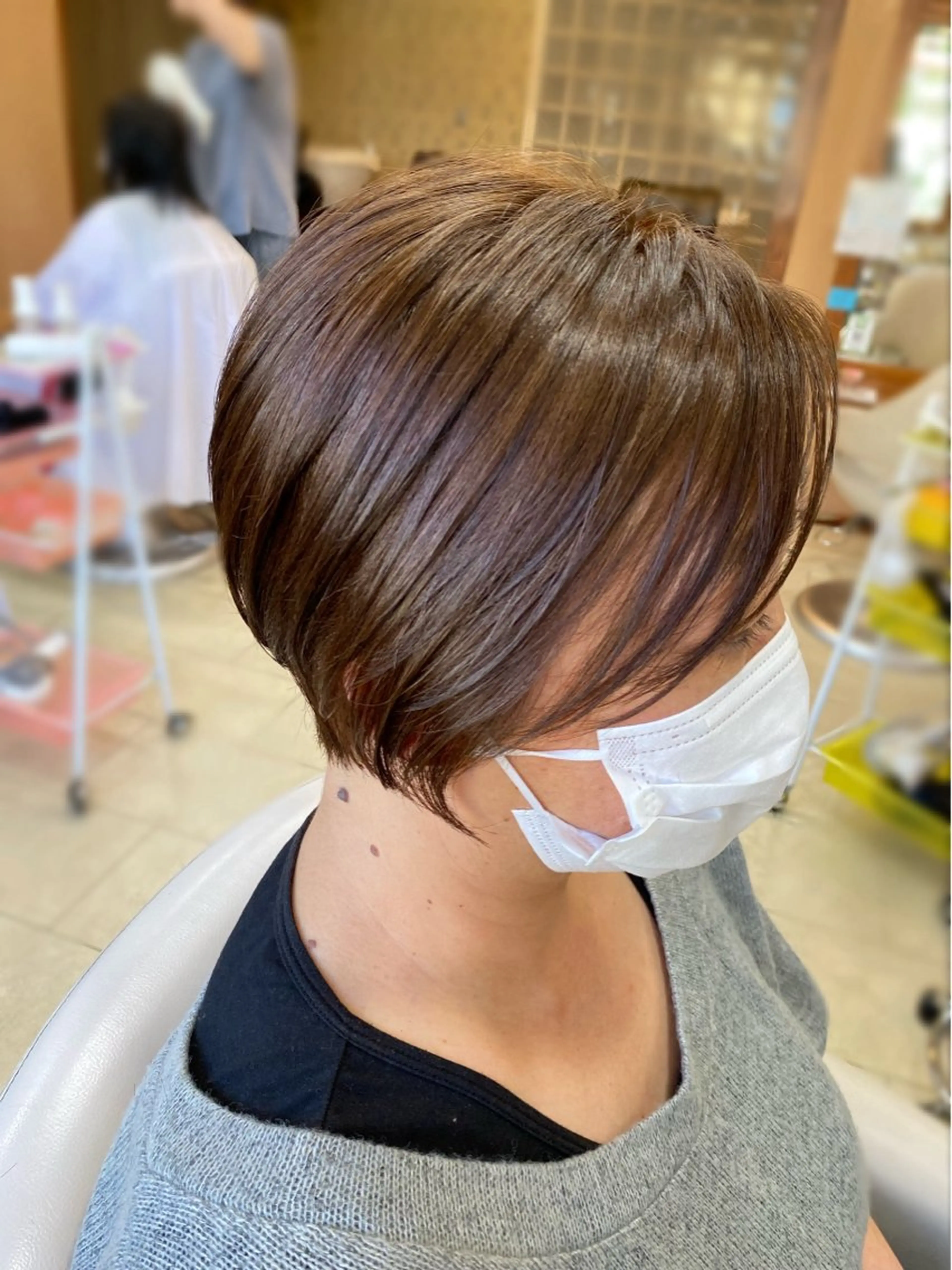 【前髪ストレート+ケアカラー】気になる前髪の癖を整え、前髪の調整カット&全体カラーが出来るコースです🌈🌈の写真