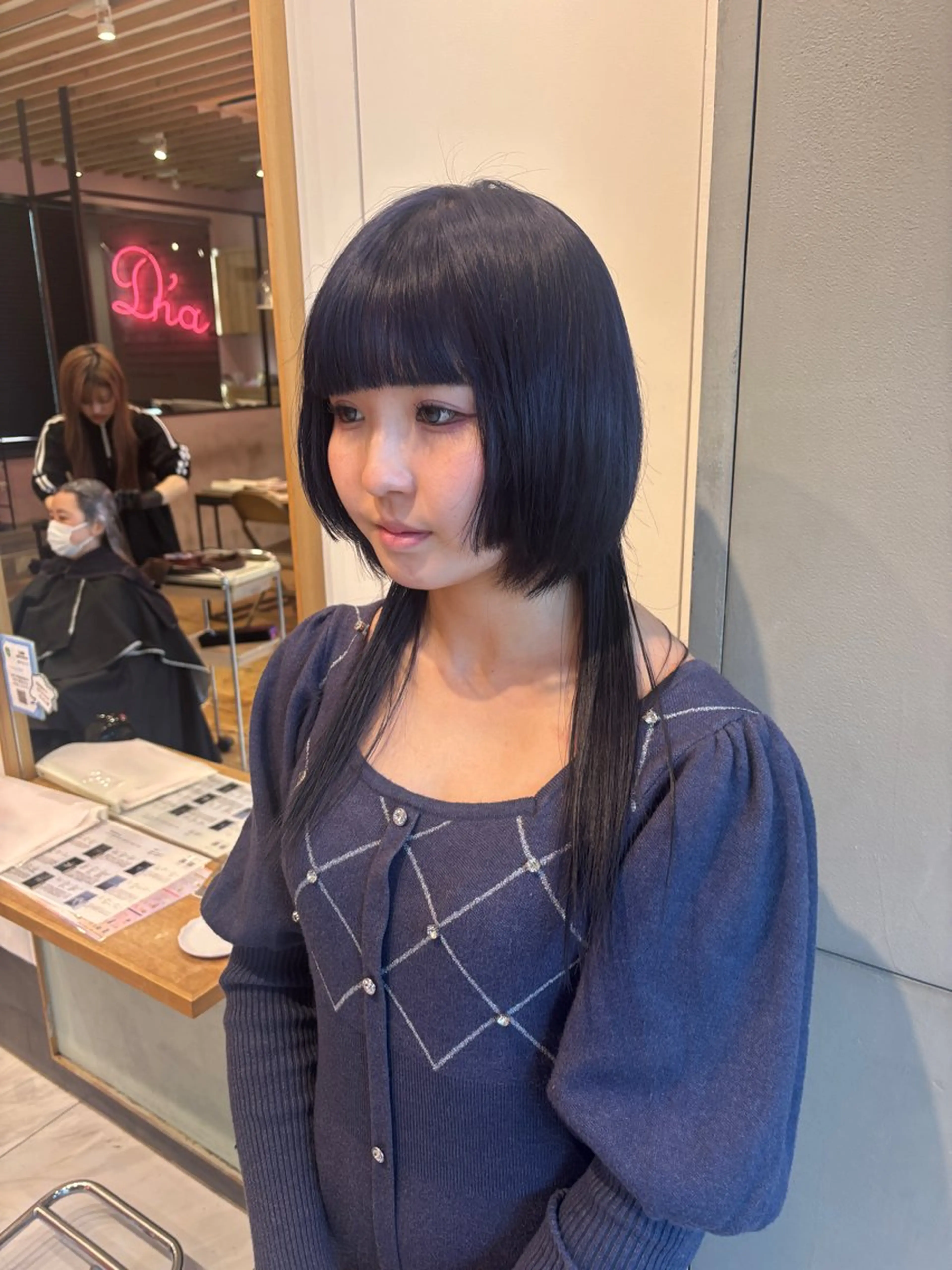 ミディアム カット ヘアカラー ️🩵RINKA/ ハイトーンカラー🩵のヘアスタイル
