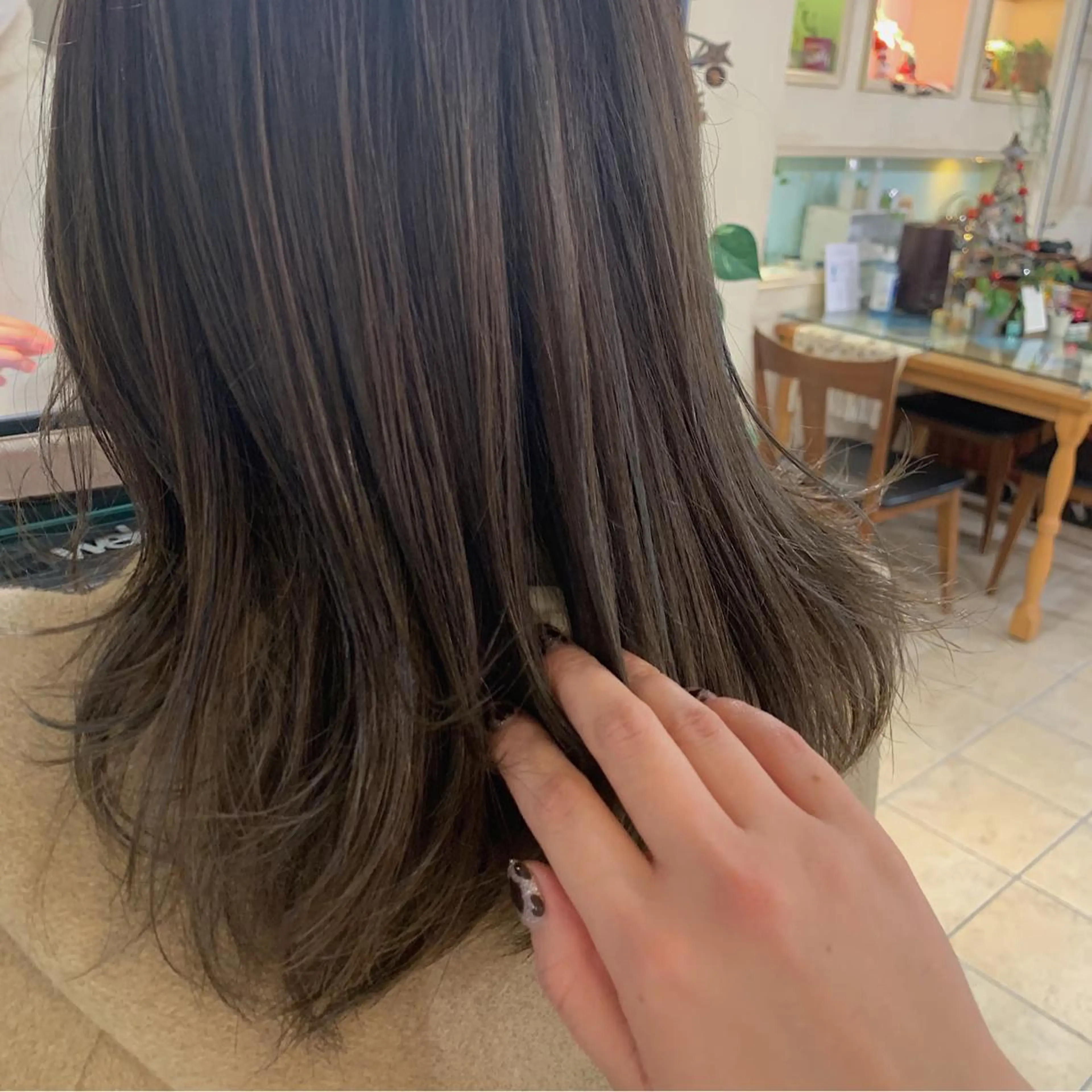 ミディアム カラー ベージュカラー ブラウンカラー ブラウンベージュ ヘアカラー トリートメント 切りっぱなしボブ ソノキユウカのヘアスタイル