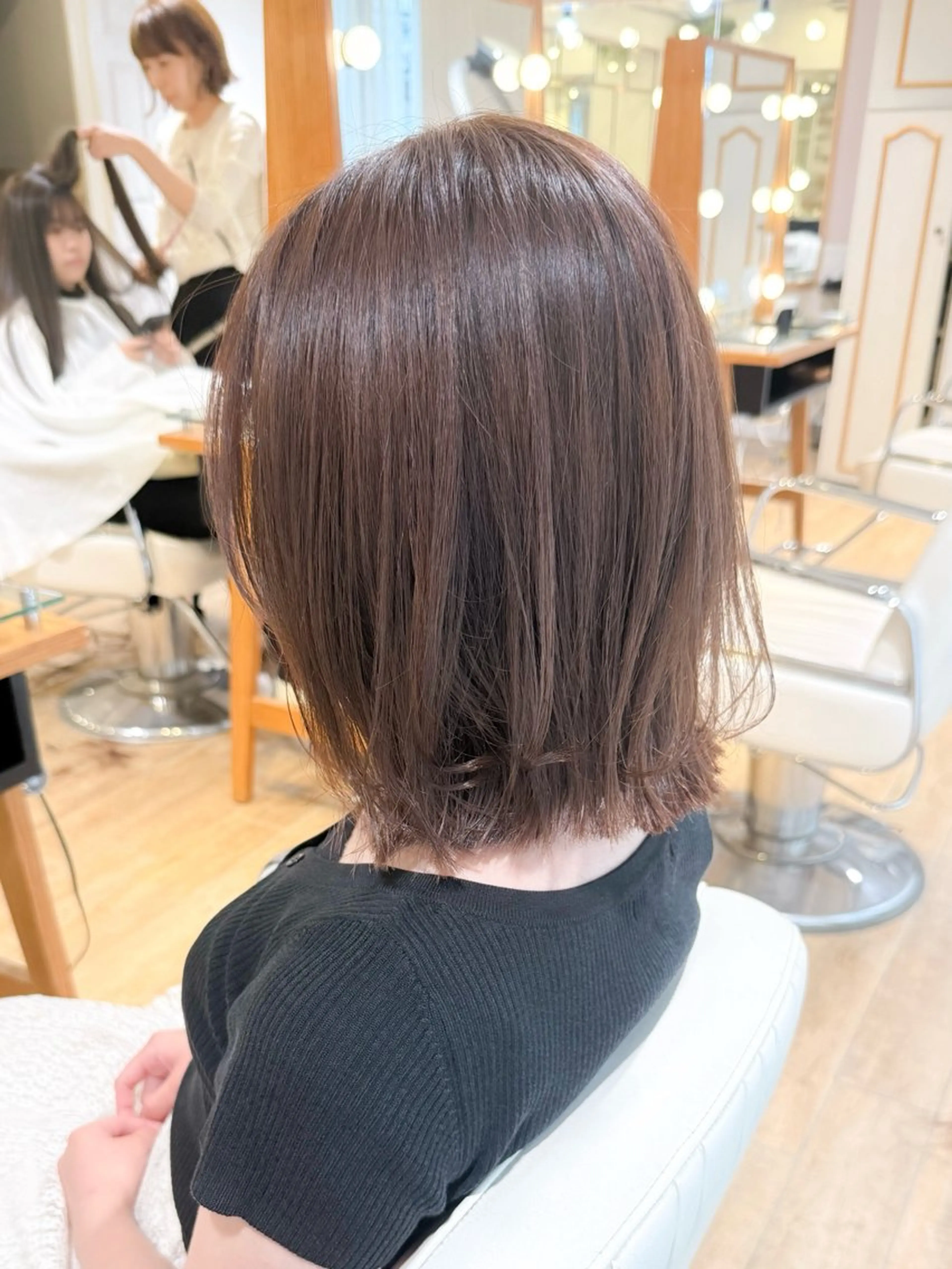 ミディアム カラー 切りっぱなしボブ ベージュカラー ミルクティーベージュ ボブ 外ハネヘア カット ヘアカラー ✨カラー支持No.1 🧸ワキ カナコ🧸のヘアスタイル