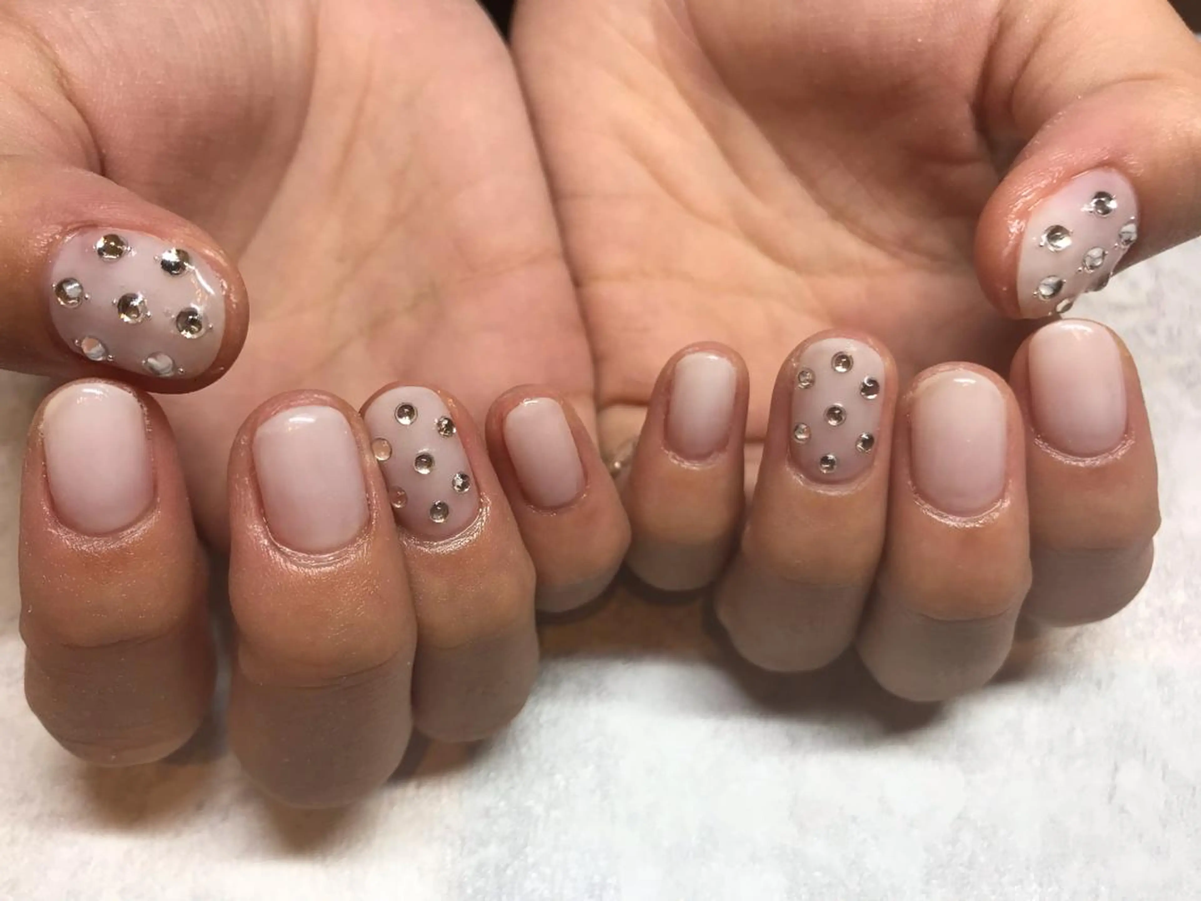 ネイル ストーンネイル nail salon　Natural Cure所属・平井 彩香のネイルデザイン