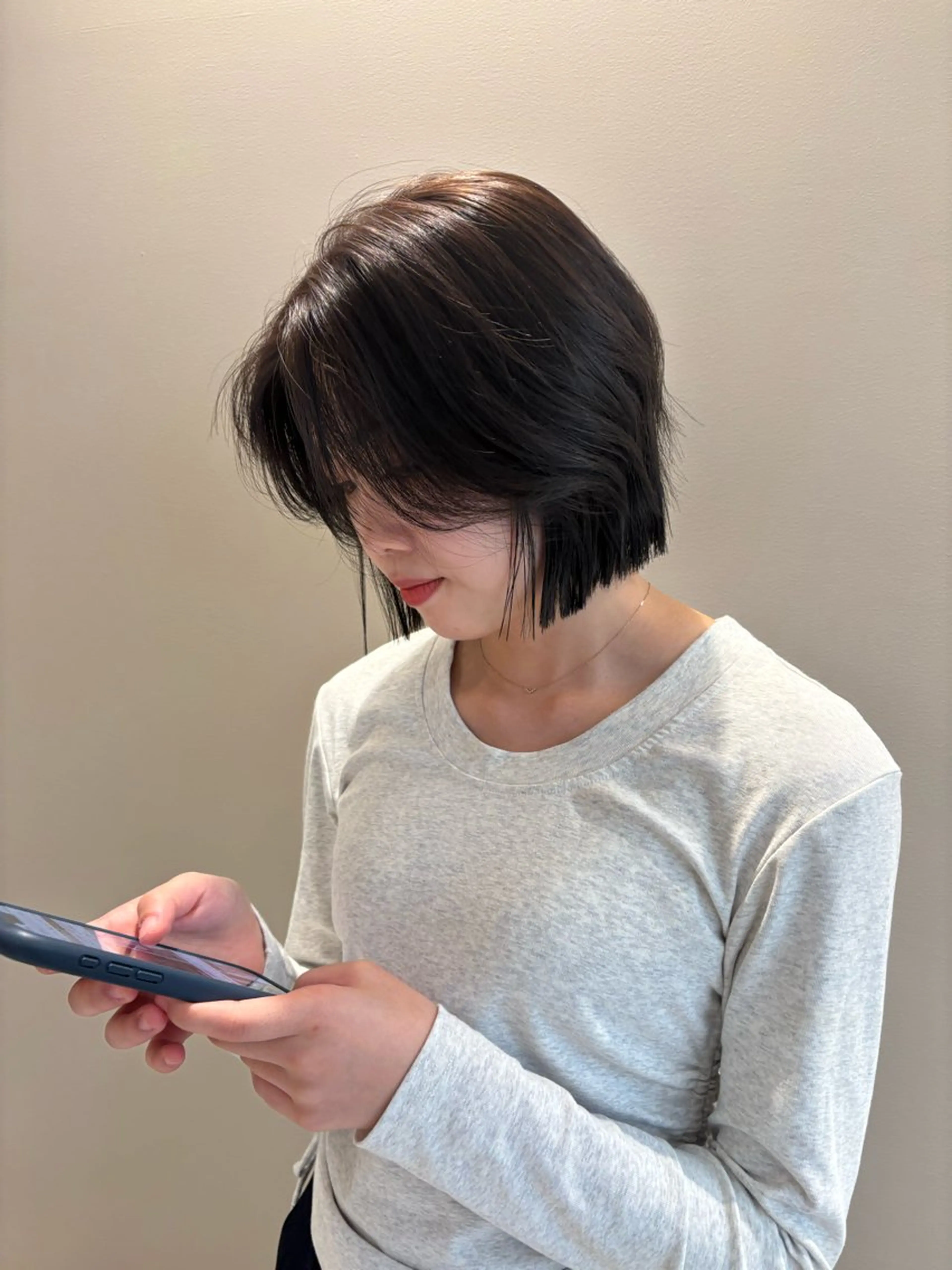 ショート カラー 透明感カラー Hair'sGallery 堺店所属・オオカメ ユヅキのヘアスタイル