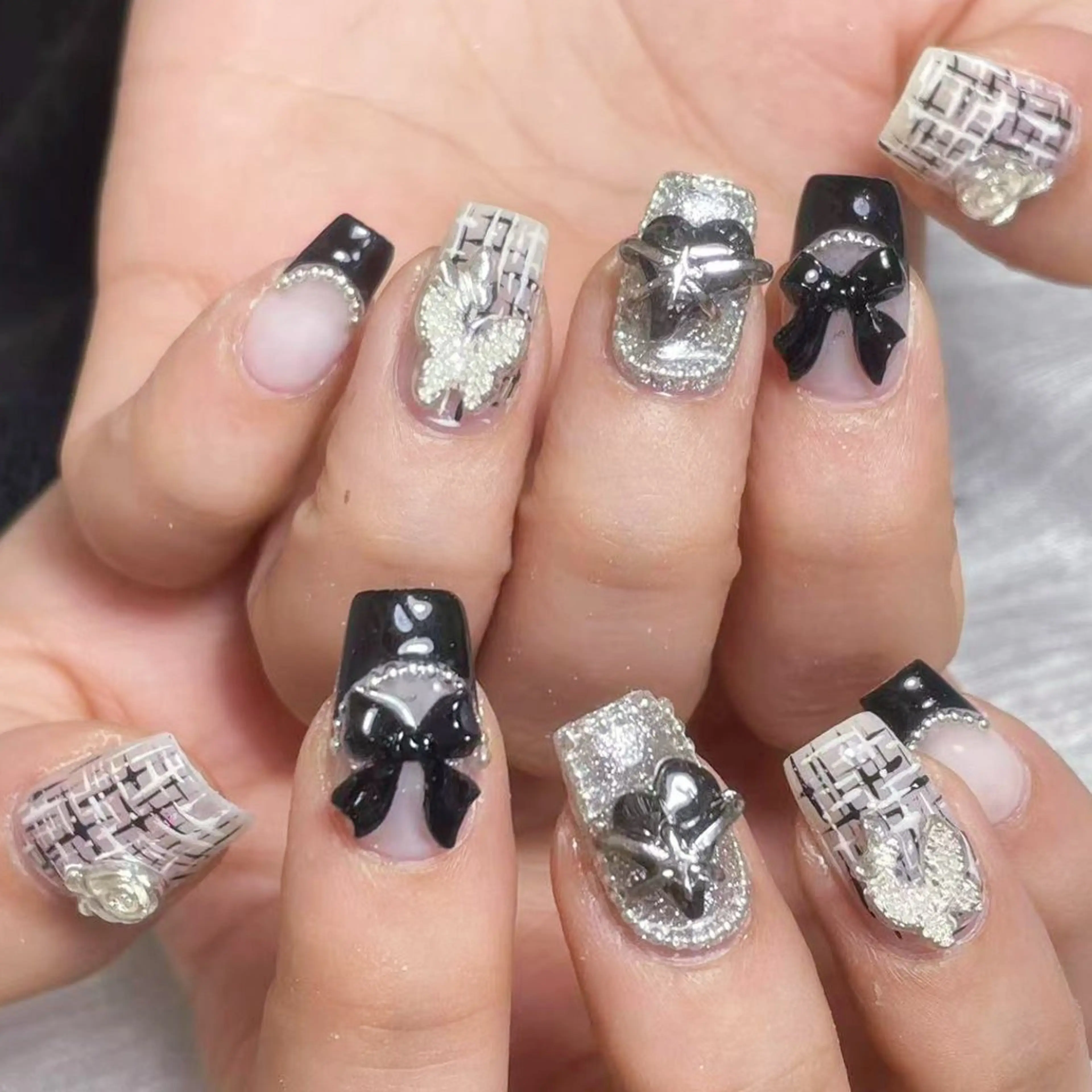 ネイル アートネイル オーロラネイル ガーリー キラキラネイル 韓国ネイル ハンドネイル DIAMOND Nail☁️のネイルデザイン