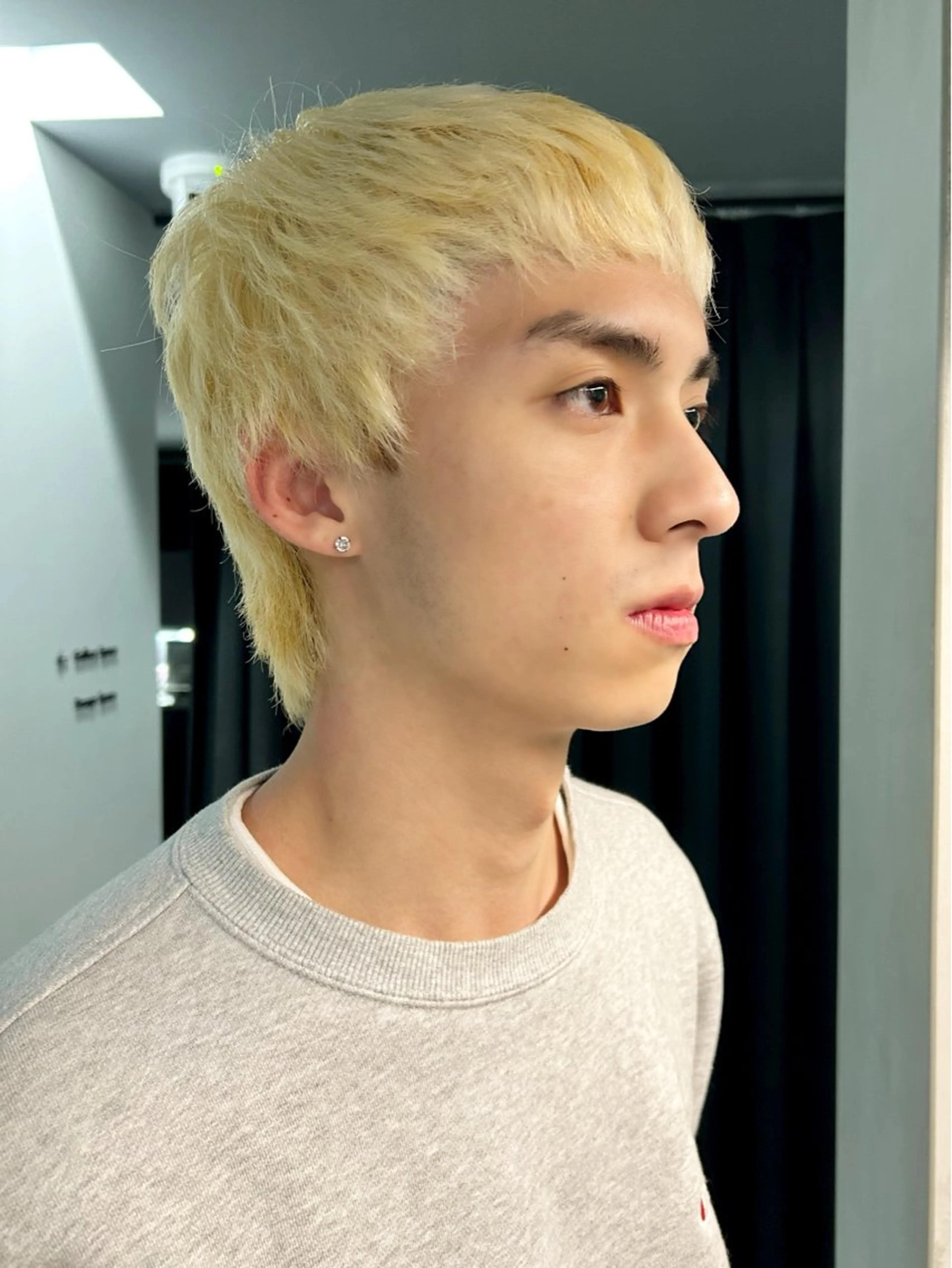 カラー ブリーチ ブロンド 井上 凜のヘアスタイル