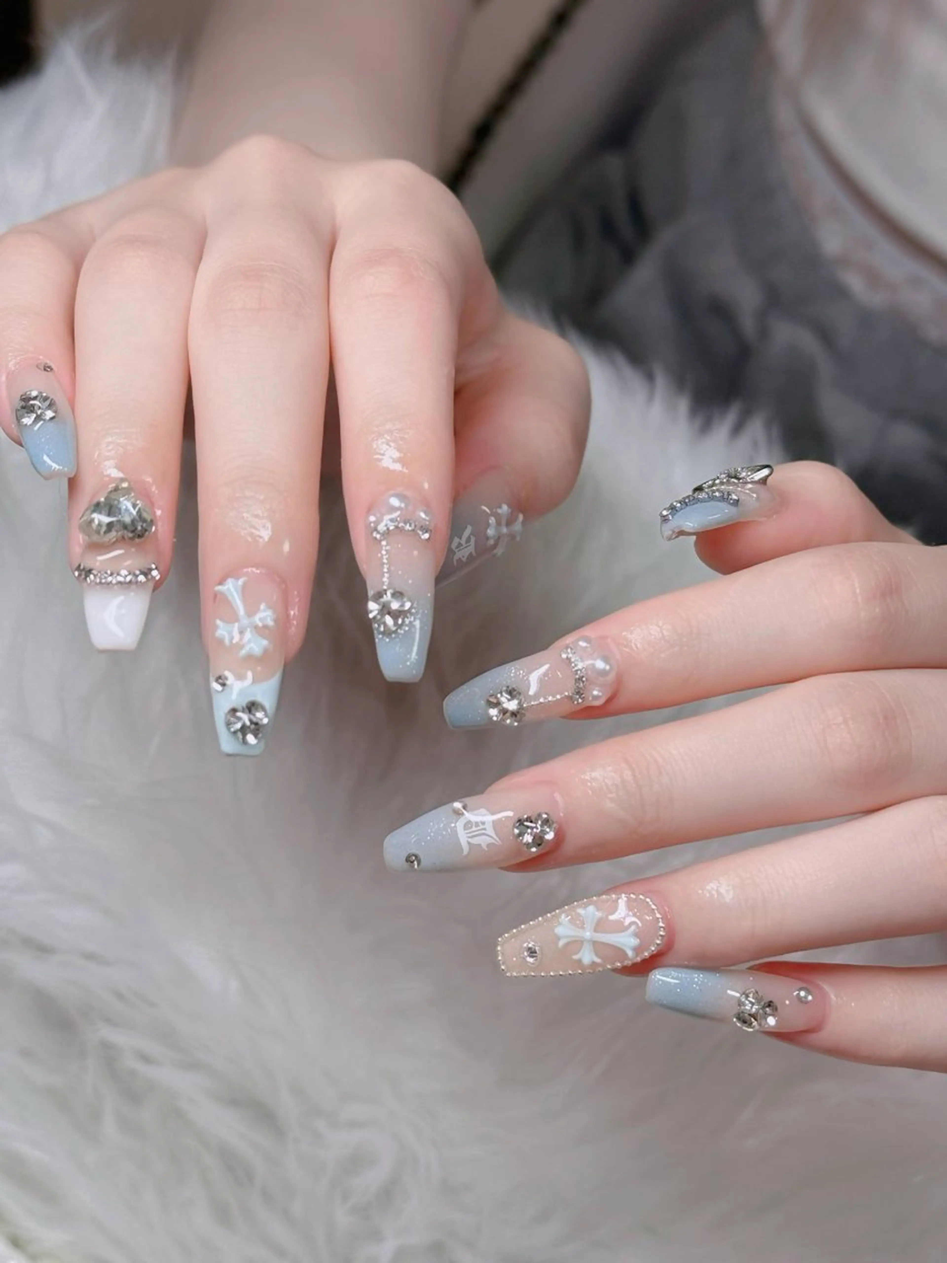 ネイル オーロラネイル フレンチネイル ジェルネイル ハロウィン キラキラネイル ハンドネイル H.baby Nail Salonのネイルデザイン