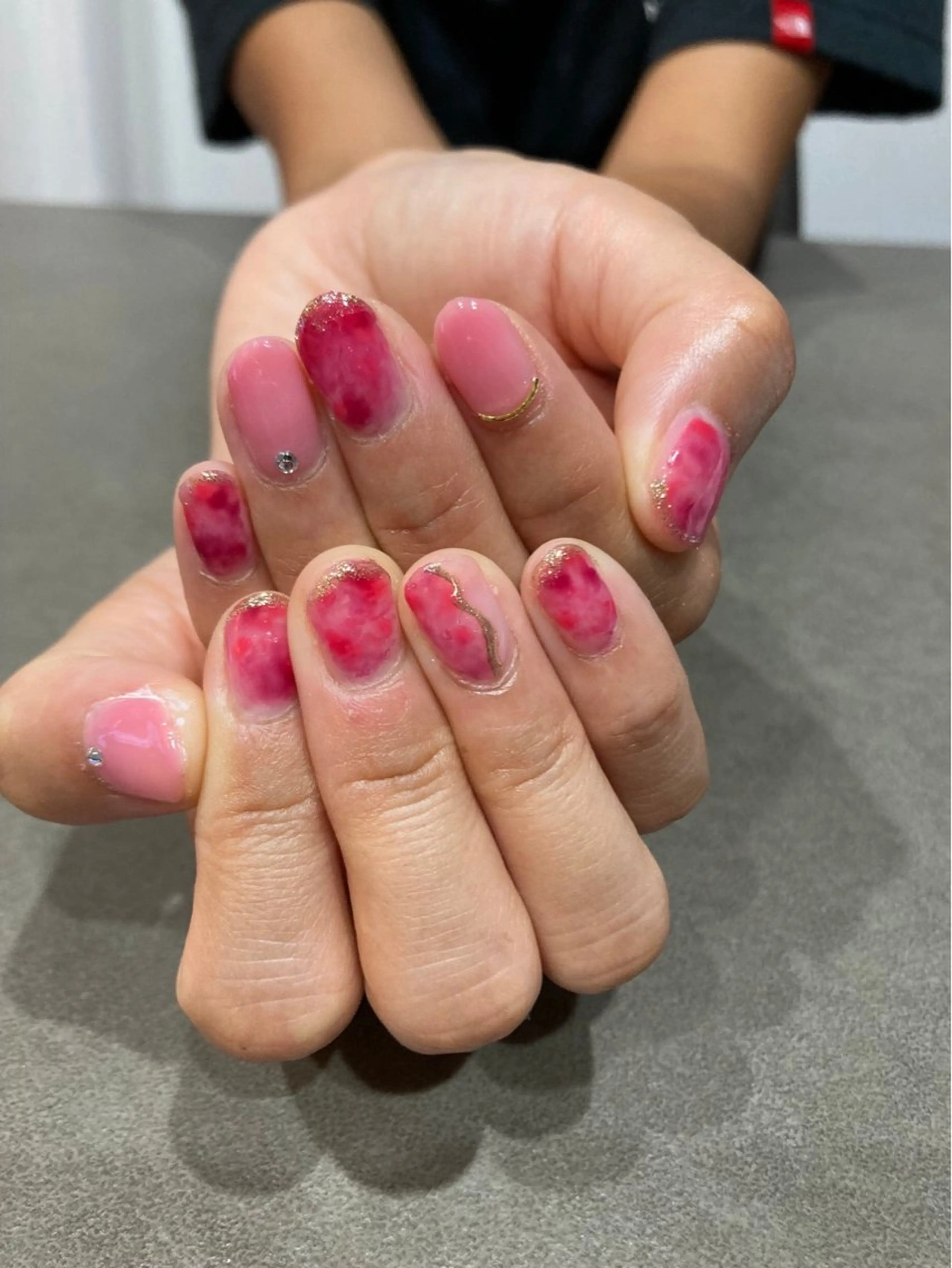 ネイル ニュアンスネイル ピンク ネイルサロンラスク所属・坂上 沙希のネイルデザイン