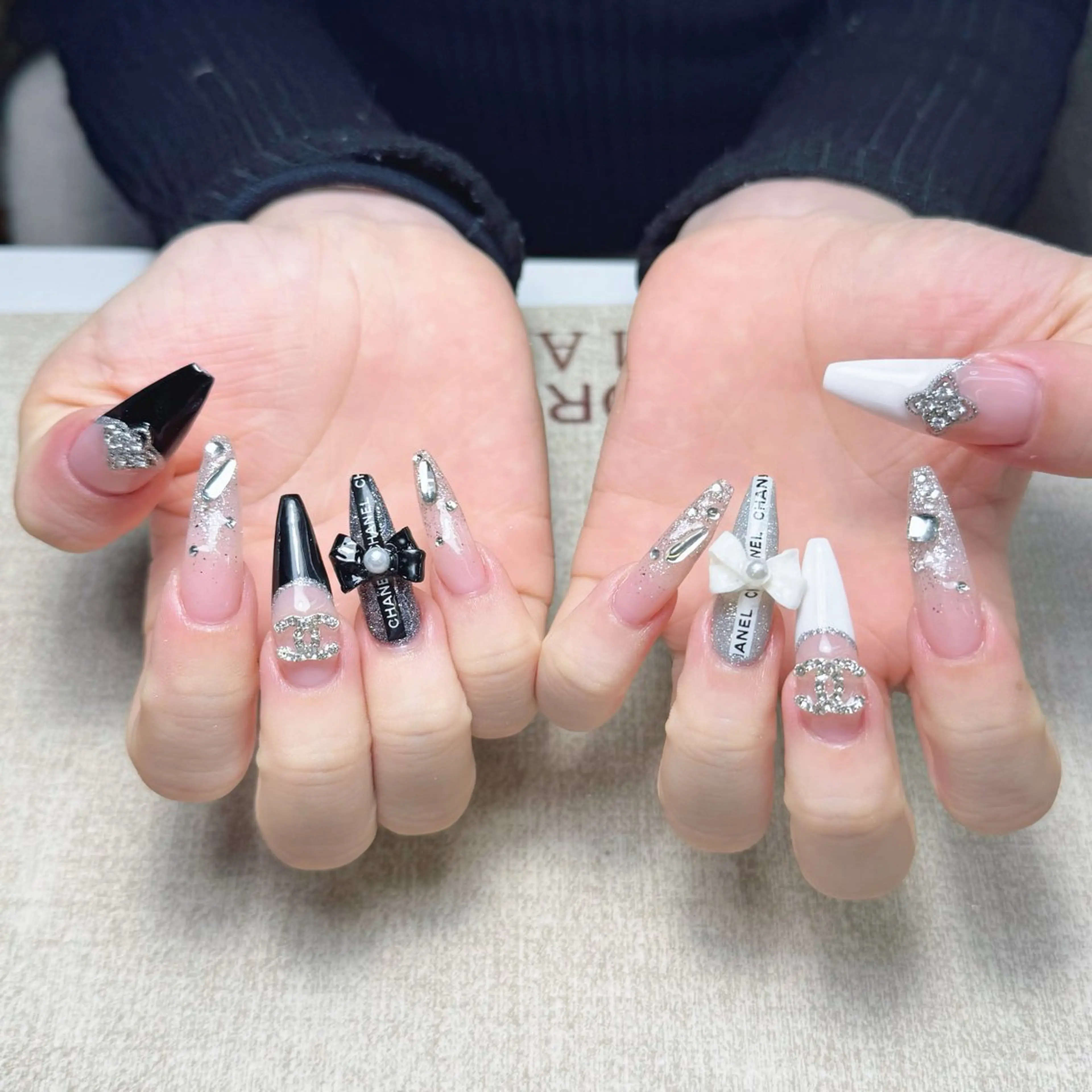 ネイル ハンドネイル ハンドケア いちご chan novaのネイルデザイン