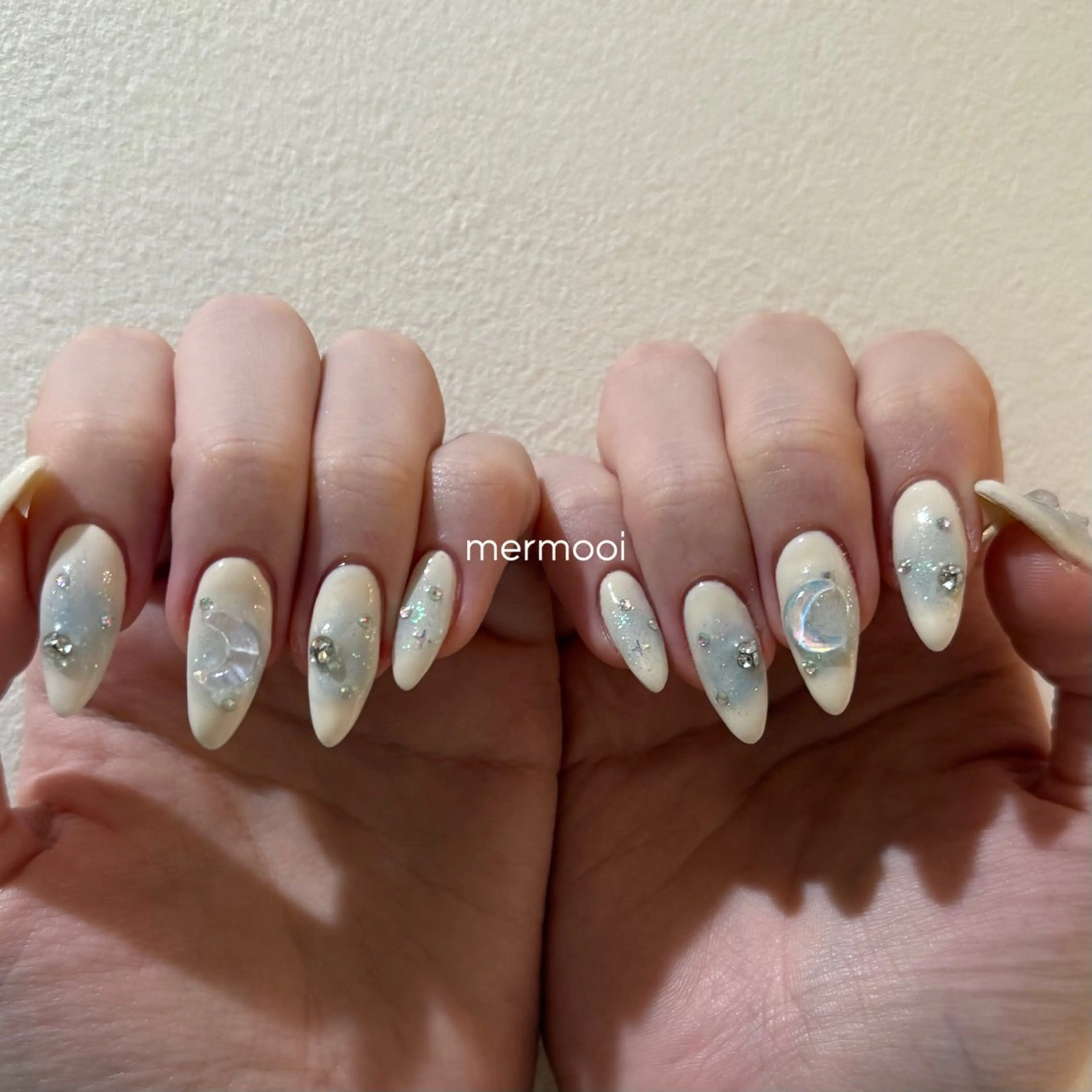 ネイル ブルー チークネイル ニュアンスネイル 夏ネイル ハンドネイル mermooi nailのネイルデザイン