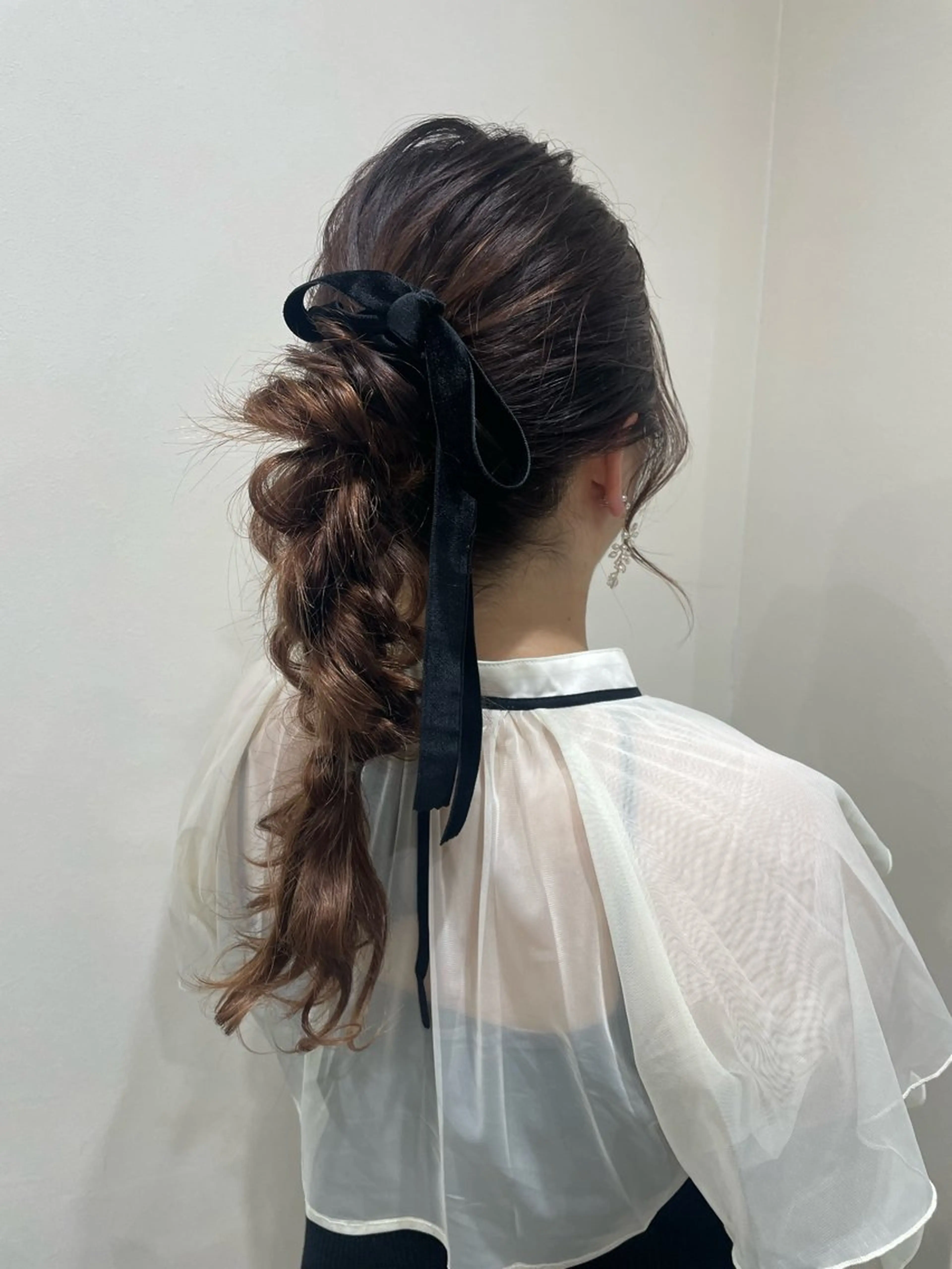ヘアアレンジ ポニーテール 結婚式・ブライダル ヘアセット 韓国風パーマ/耳つぼ ヘアセット/みづきのヘアスタイル