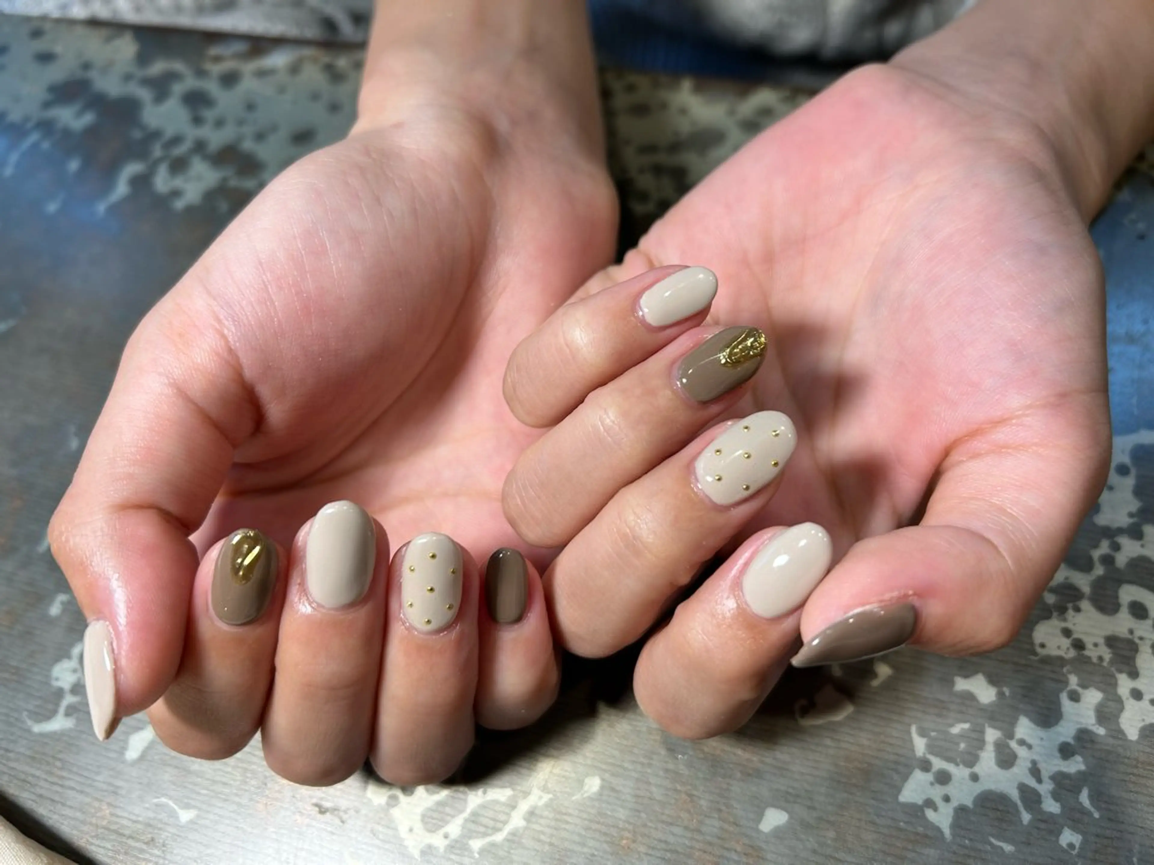 ネイル アートネイル ゴールド ニュアンスネイル シンプルネイル ハンドネイル ハンドケア Ainchi nail所属・＊ misa ＊のネイルデザイン