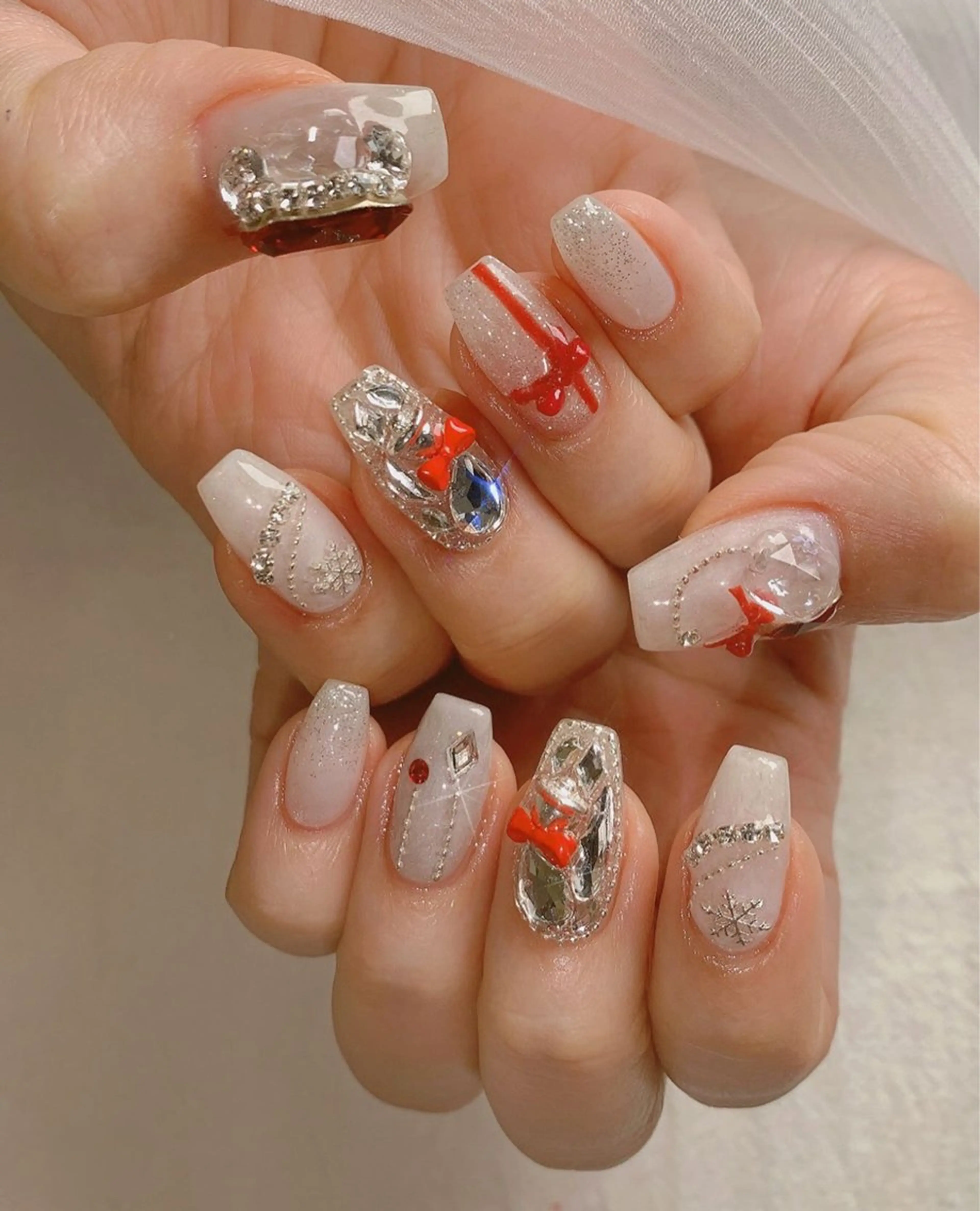 ネイル アニマル柄 オーロラネイル チークネイル フラッシュネイル ジェルネイル ハンドネイル Lyna Nailのネイルデザイン