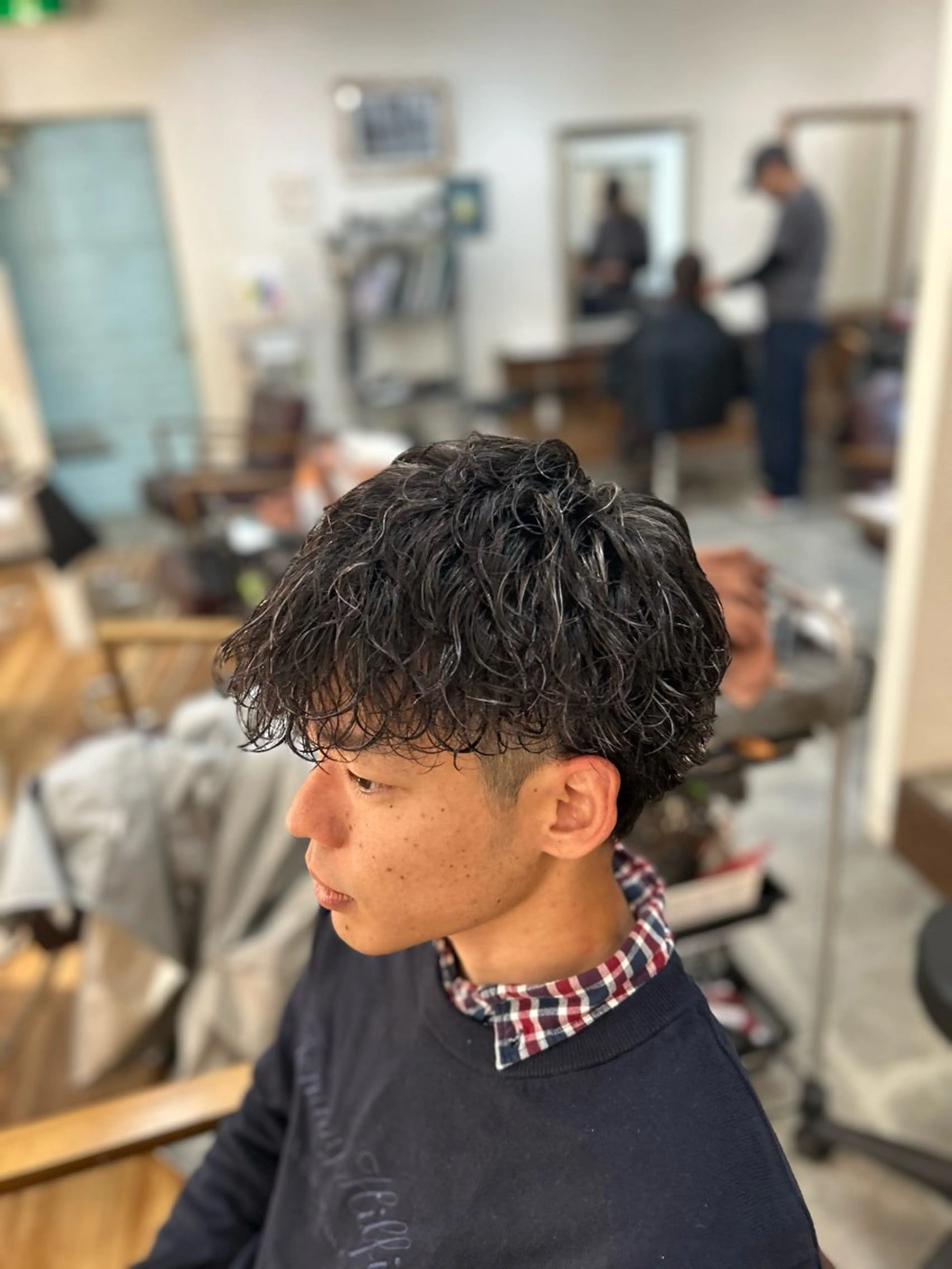 ショート カラー パーマ メンズ メンズハイライト メンズパーマ ハイライトカラー ハイライト カット ヘアカラー パーマ CECIL hair なんば店所属・メンズパーマ 艶髪☆店長☆有馬のヘアスタイル