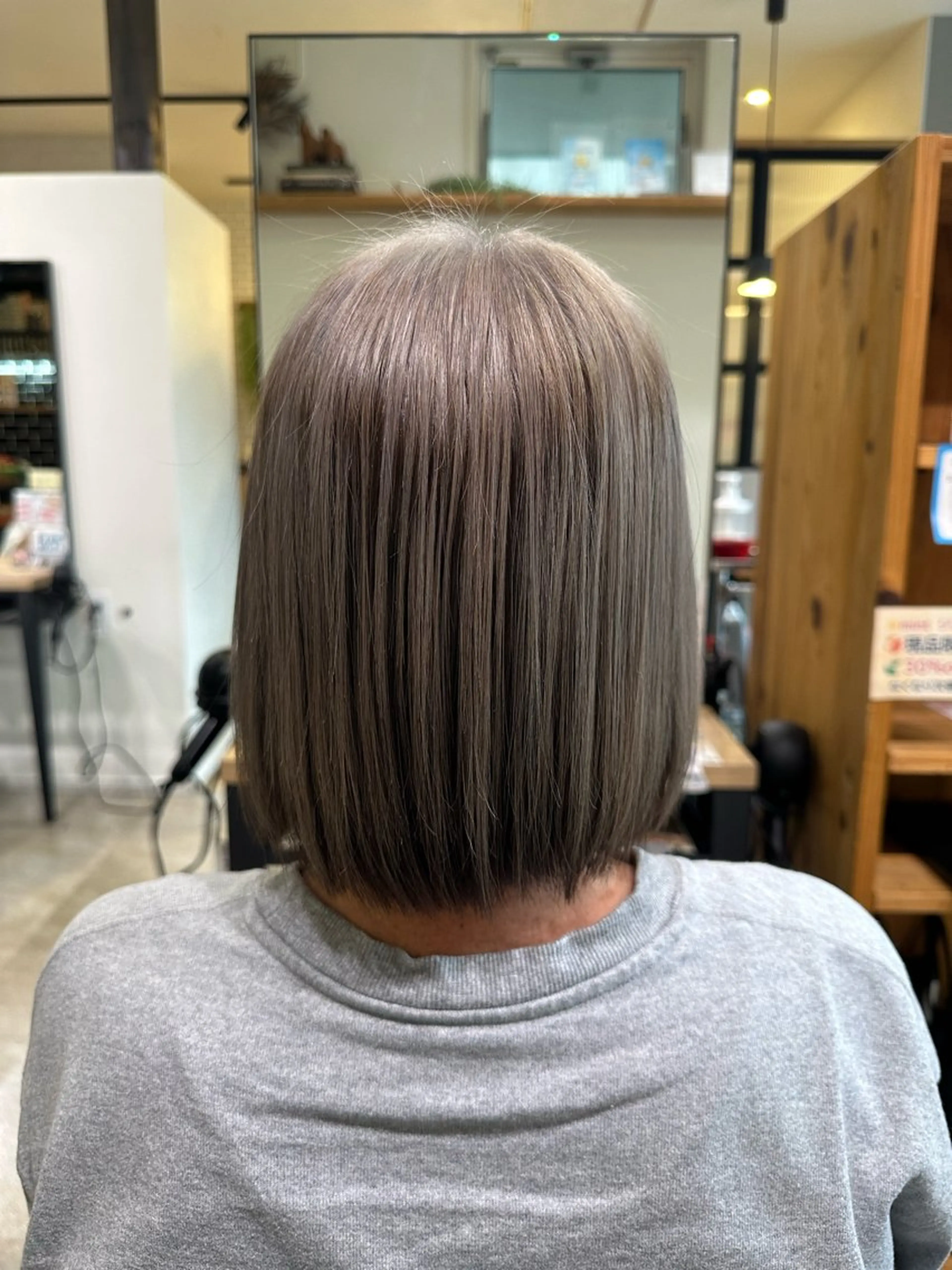 ショート カラー ヘアカラー トリートメント 伊藤 旭華のヘアスタイル