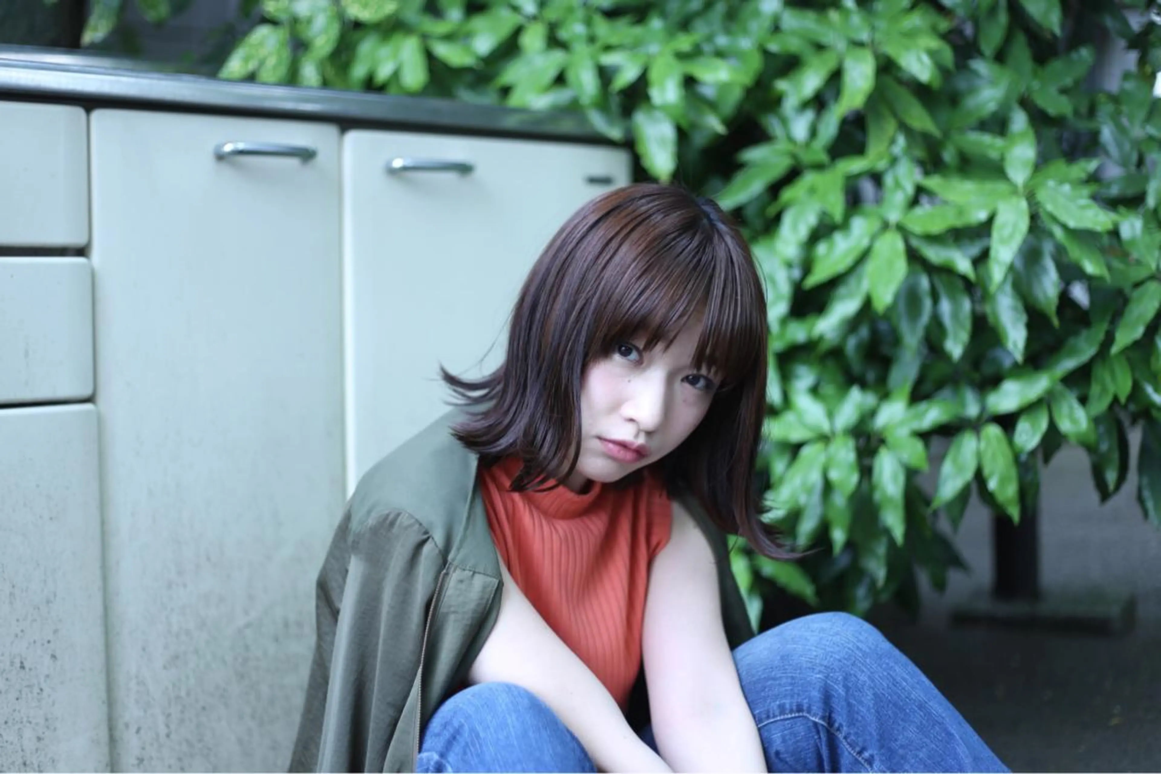 セミロング 外ハネヘア オーストヘアージジ所属・TAI透明カラー 柔らかい縮毛矯正のヘアスタイル