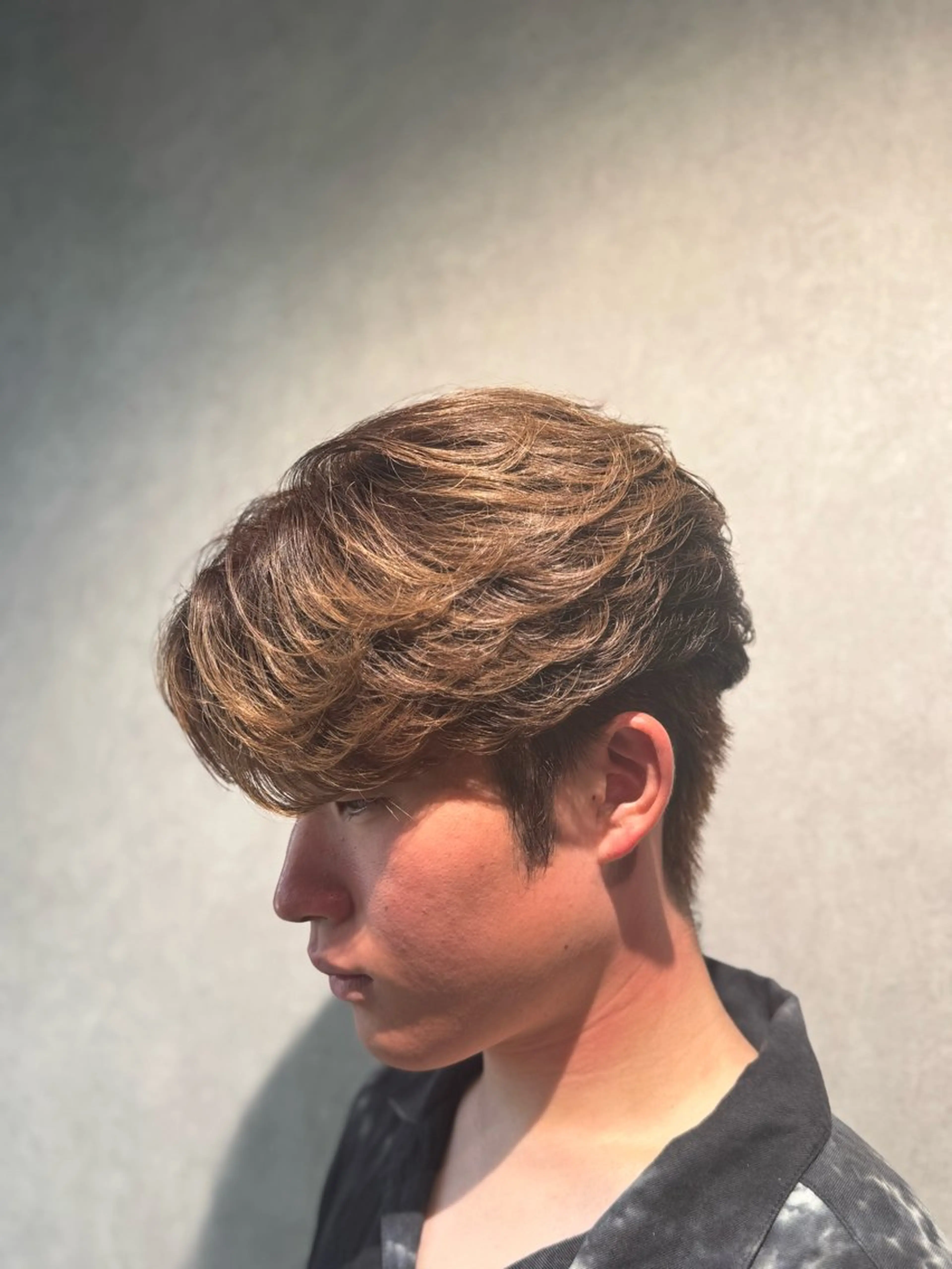 ショート メンズ カット トリートメント ヘアセット 毛流れ特化愁斗 センターパートパーマのヘアスタイル