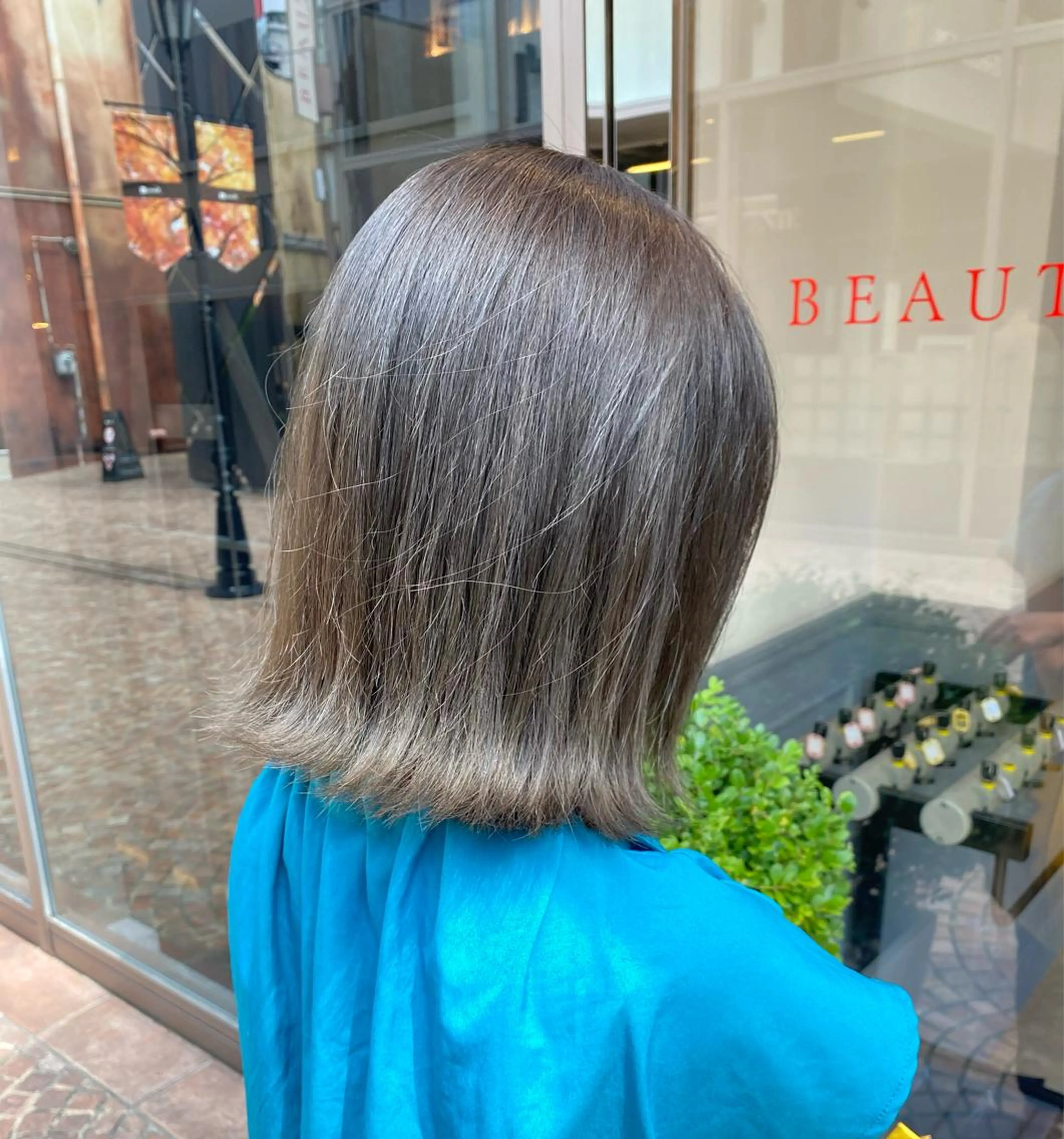 ミディアム カラー ブリーチ グレージュ Savoir GRANMASH【サヴォア グランマッシュ】所属・ショート/レイヤー/ 透明感/グレージュのヘアスタイル