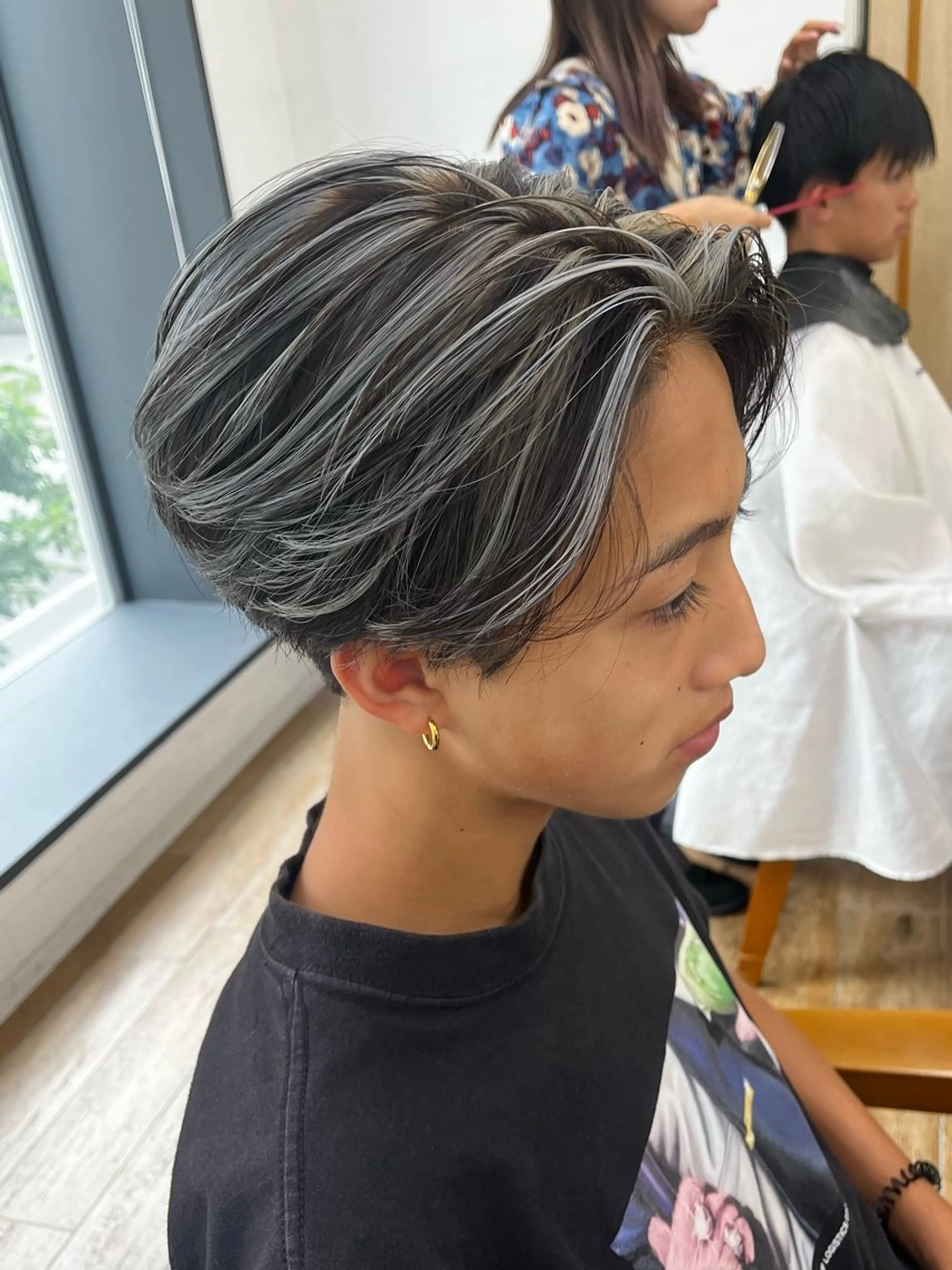 🐢ミニモ限定価格🦖【メンズカット✂︎＋ハイライトブリーチ抜きっぱなし🎨】オンカラー＋2200で追加🉑の写真