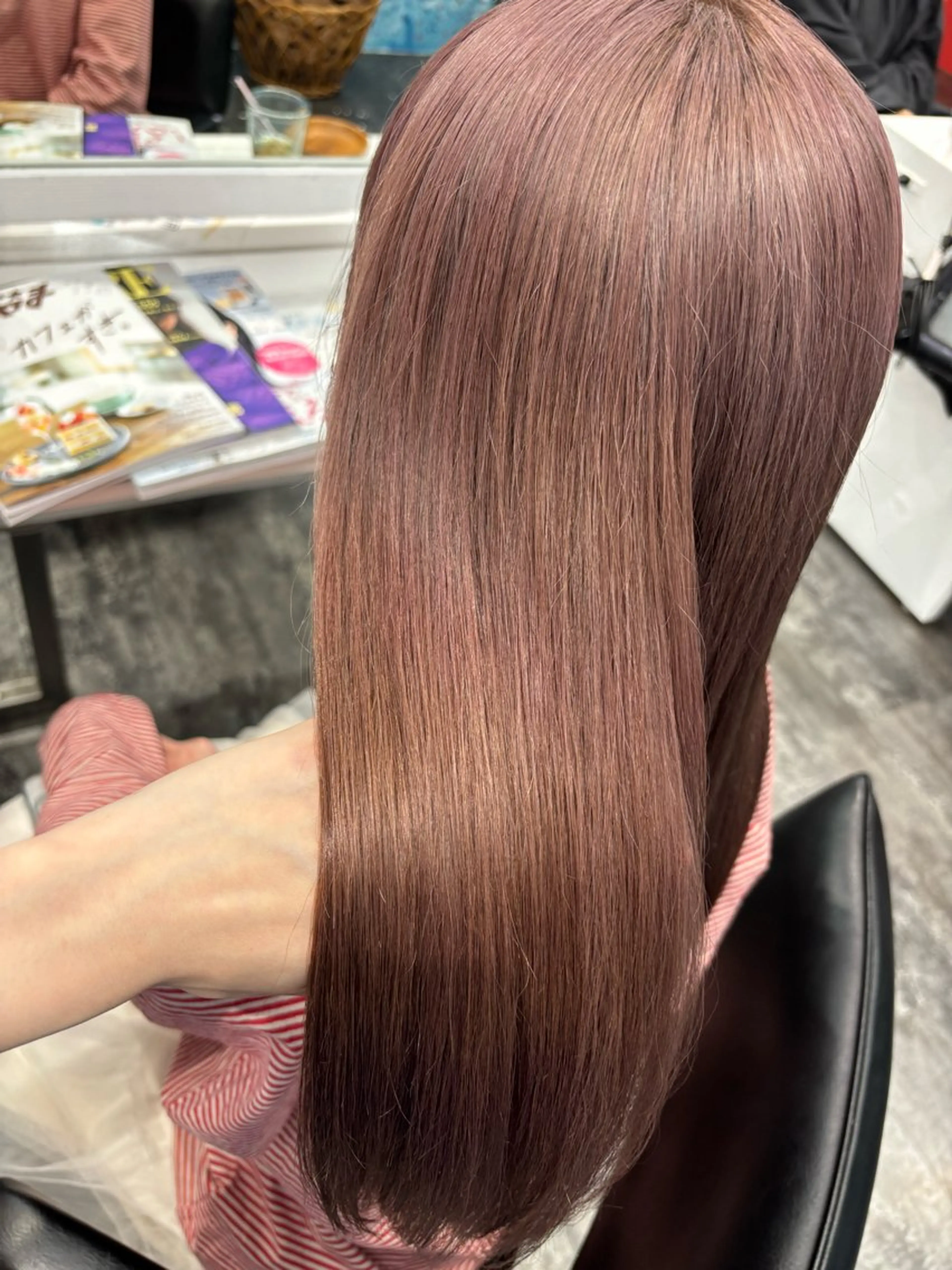 ロング カラー ベージュカラー ピンクカラー ピンクベージュ LOMARLIE JURIAのヘアスタイル