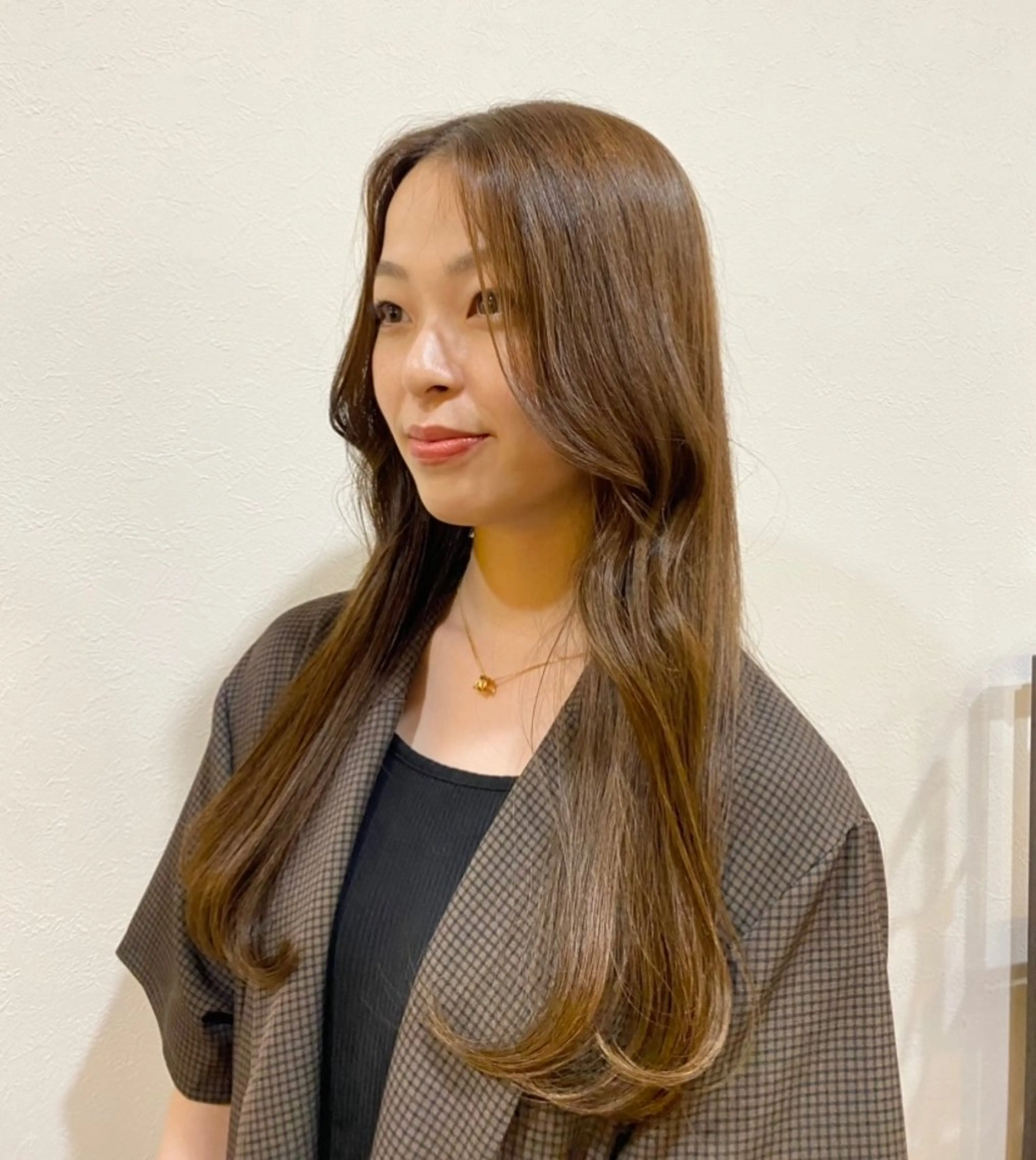 ロング カラー 伊藤 ほのかのヘアスタイル