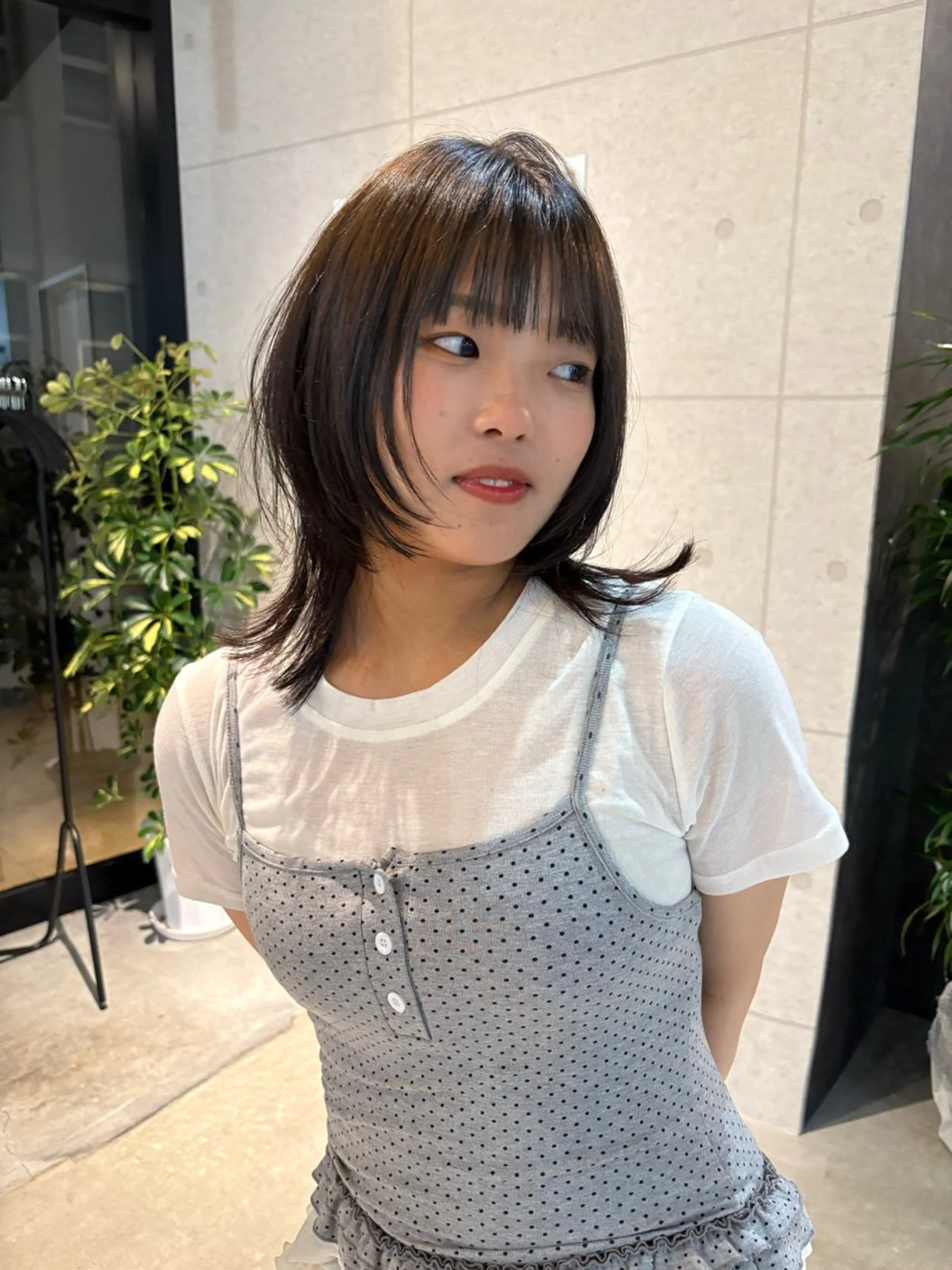 ミディアム レイヤー 東実桜のヘアスタイル