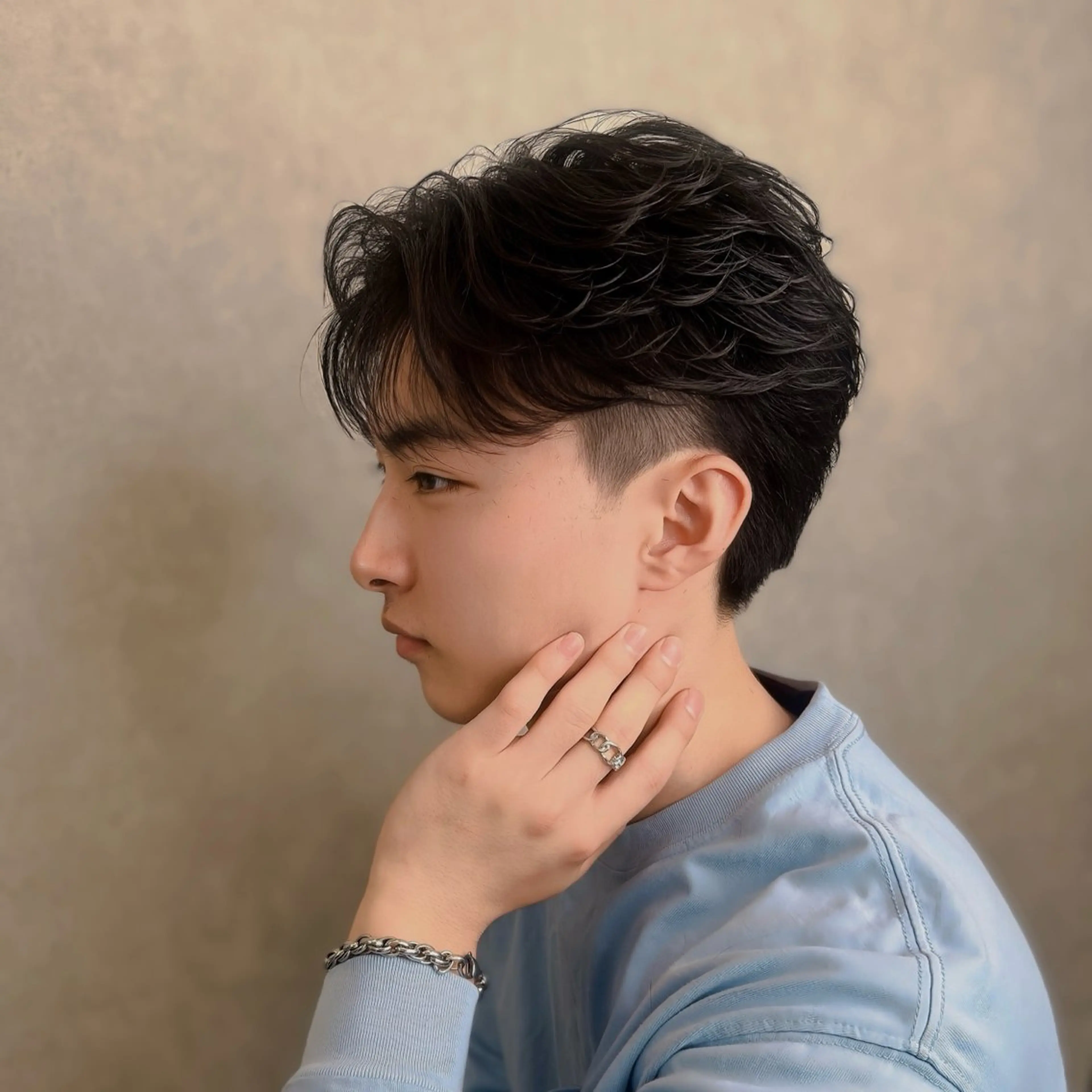 ショート メンズ ショートヘア フェザー/ゆるふわ パーマ/鐘ヶ江 航青のヘアスタイル