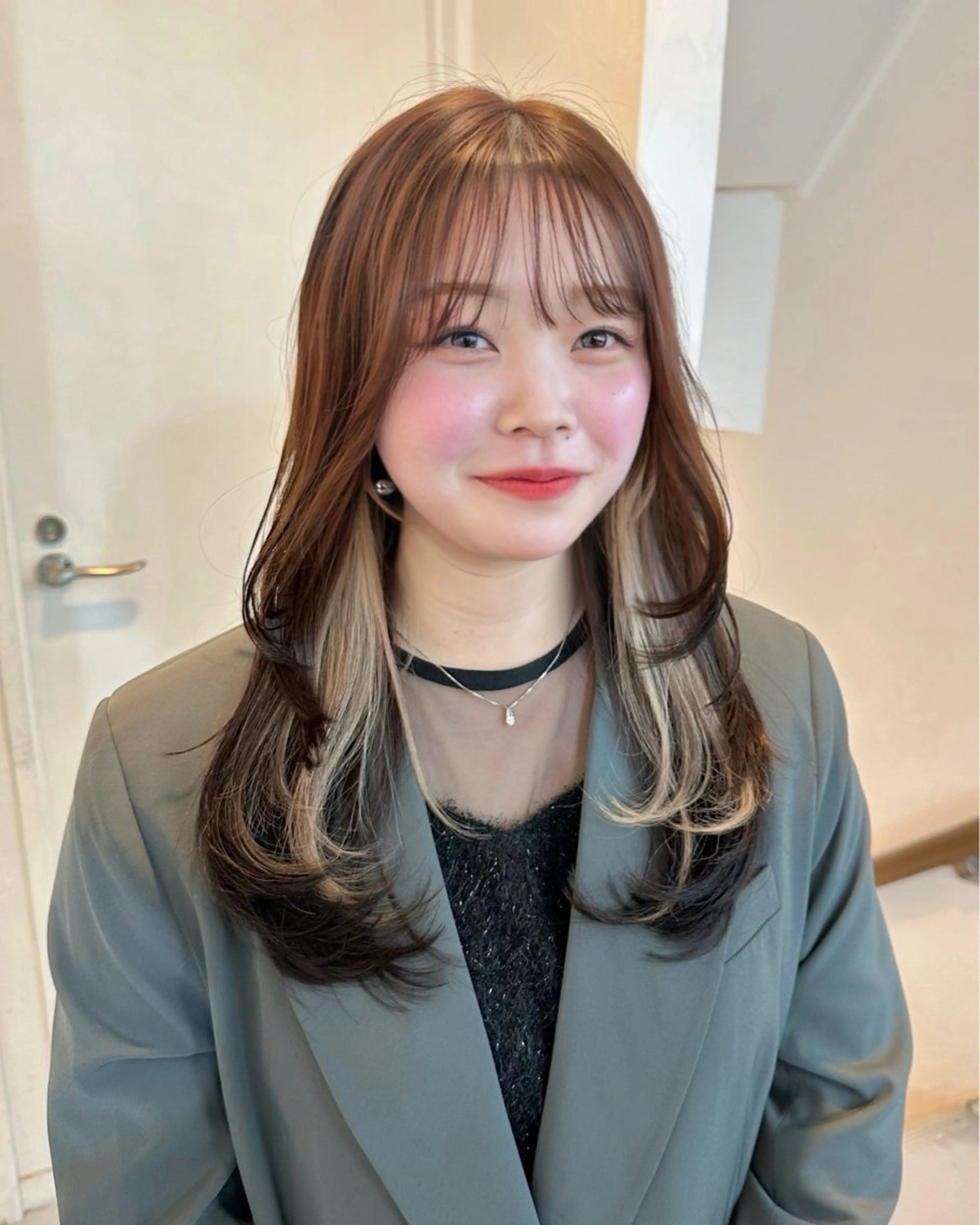 ロング カラー ブリーチ ケアブリーチ ダブルカラー インナーカラー レイヤーカット カット ヘアカラー トリートメント インナーカラー/レイ ヤーカット♡/マキシのヘアスタイル