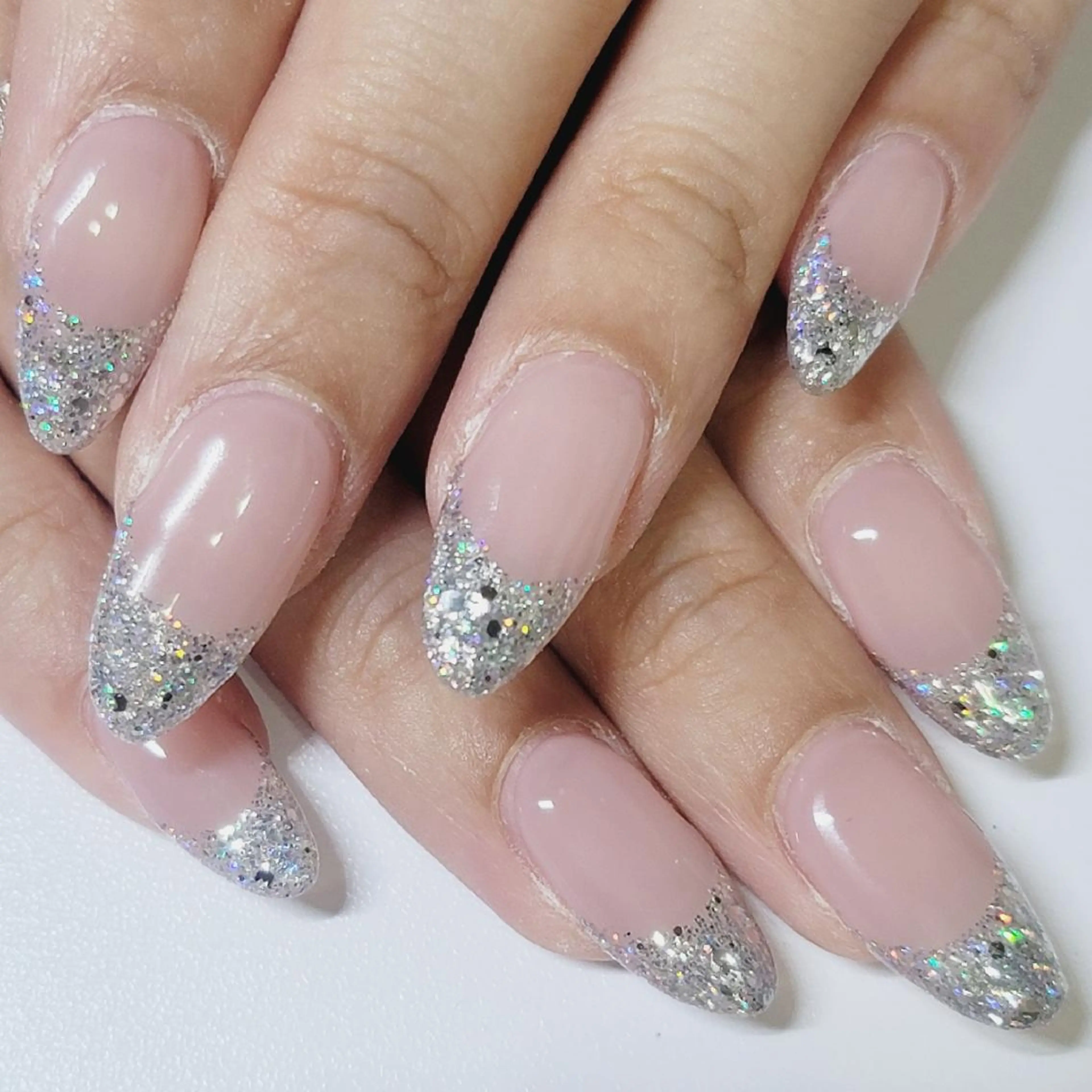 ネイル オーロラネイル フレンチネイル ラメ(グリッター) シルバー ハンドネイル よしだ ひろきのネイルデザイン